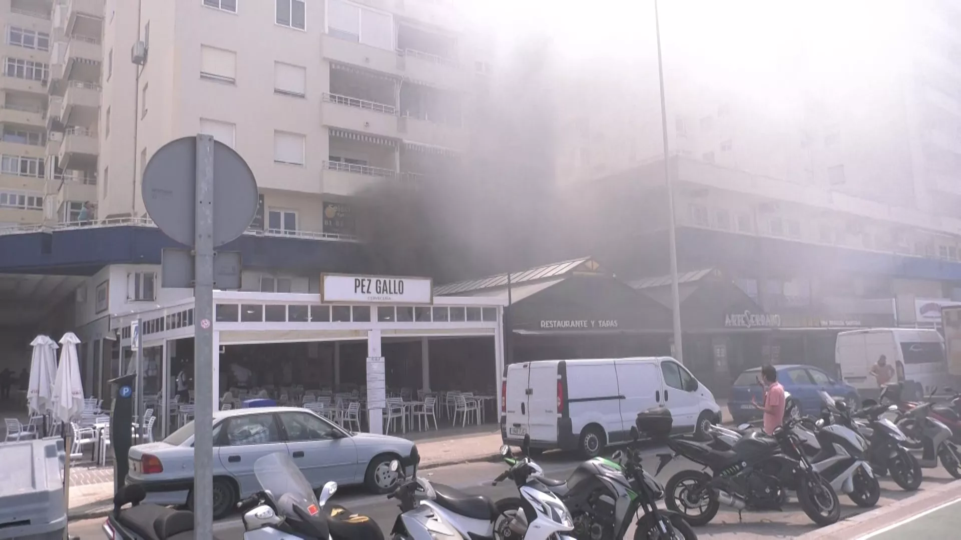 El humo se ha podido ver desde todo el Paseo marítimo