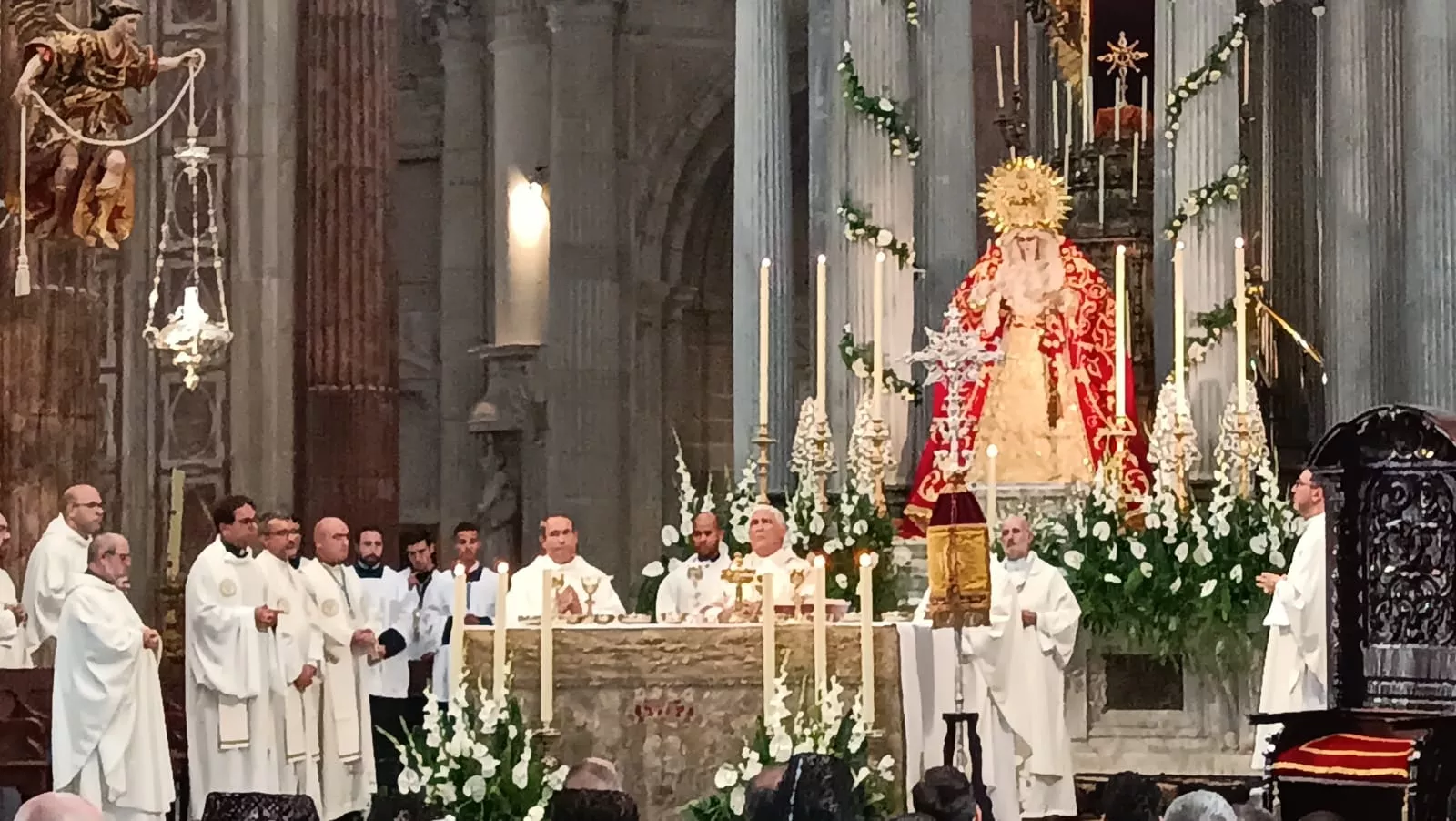 La virgen de las penas coronada