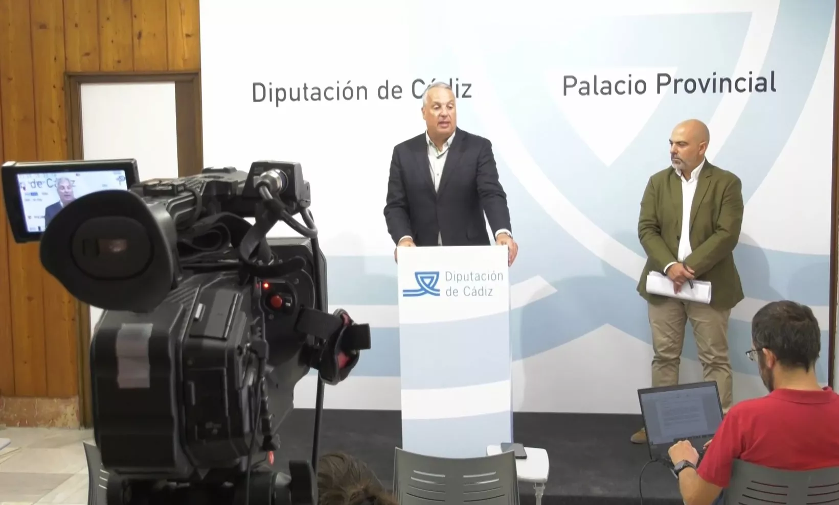 El presidente de Diputación, junto al diputado responsable del área de Desarrollo Local, han ofrecido en rueda de prensa los datos sobre los planes de empleo previstos