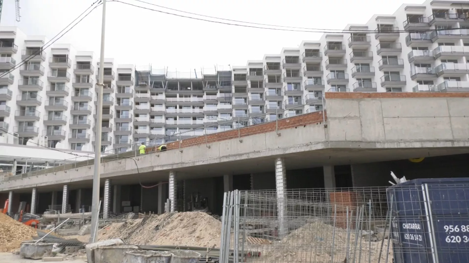 El frontal del nuevo hotel Cádiz Bahía mantiene la estructura primitiva de la antigua residencia Tiempo Libre