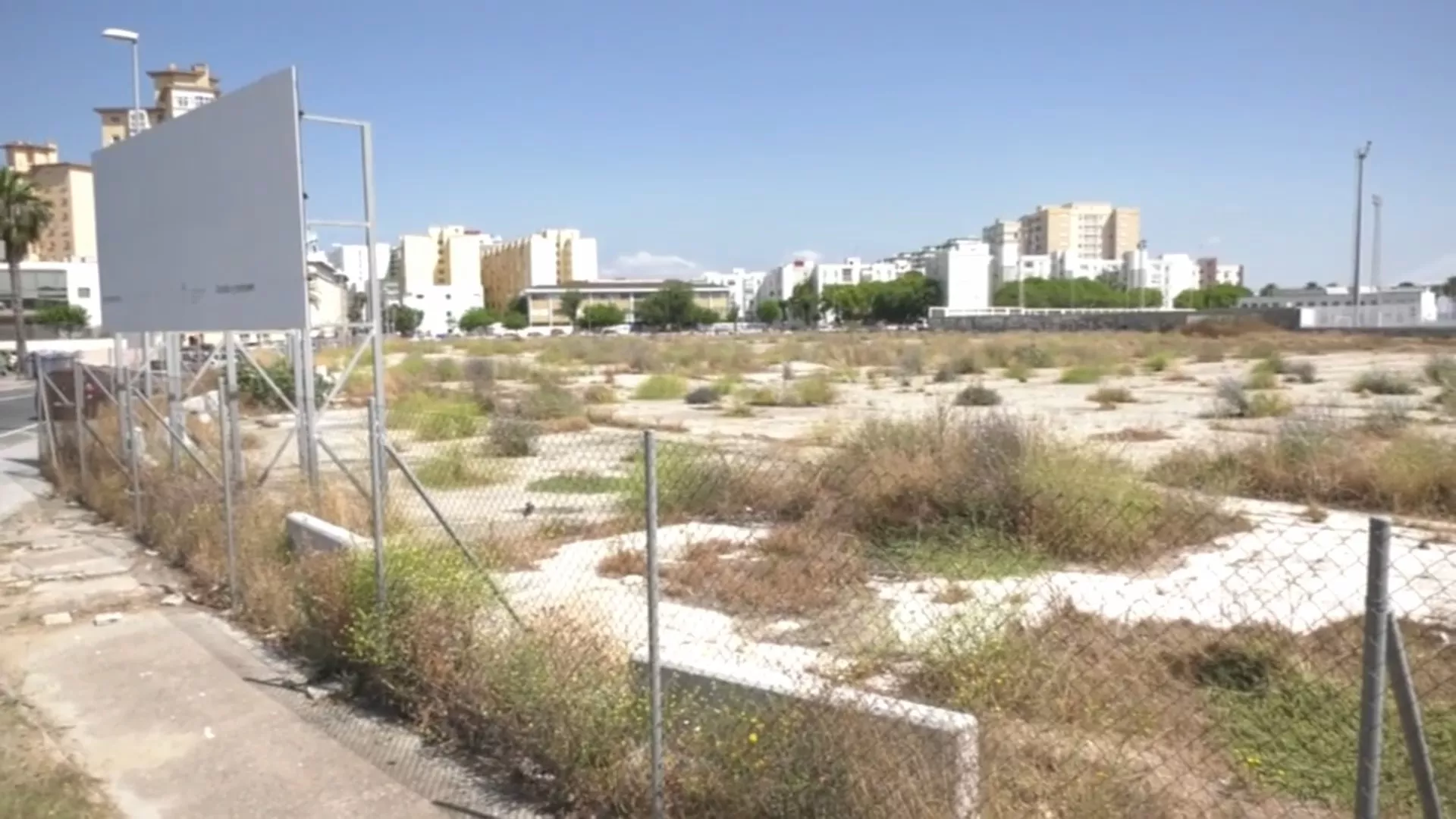 Solar donde está prevista la construcción del nuevo hospital de Cádiz