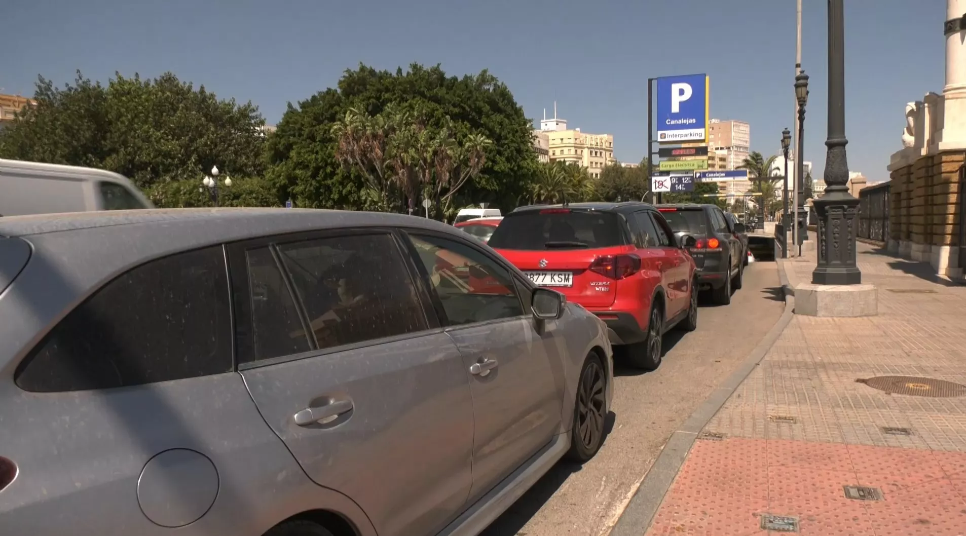 Imagen habitual de este verano del parking de Canalejas completo 