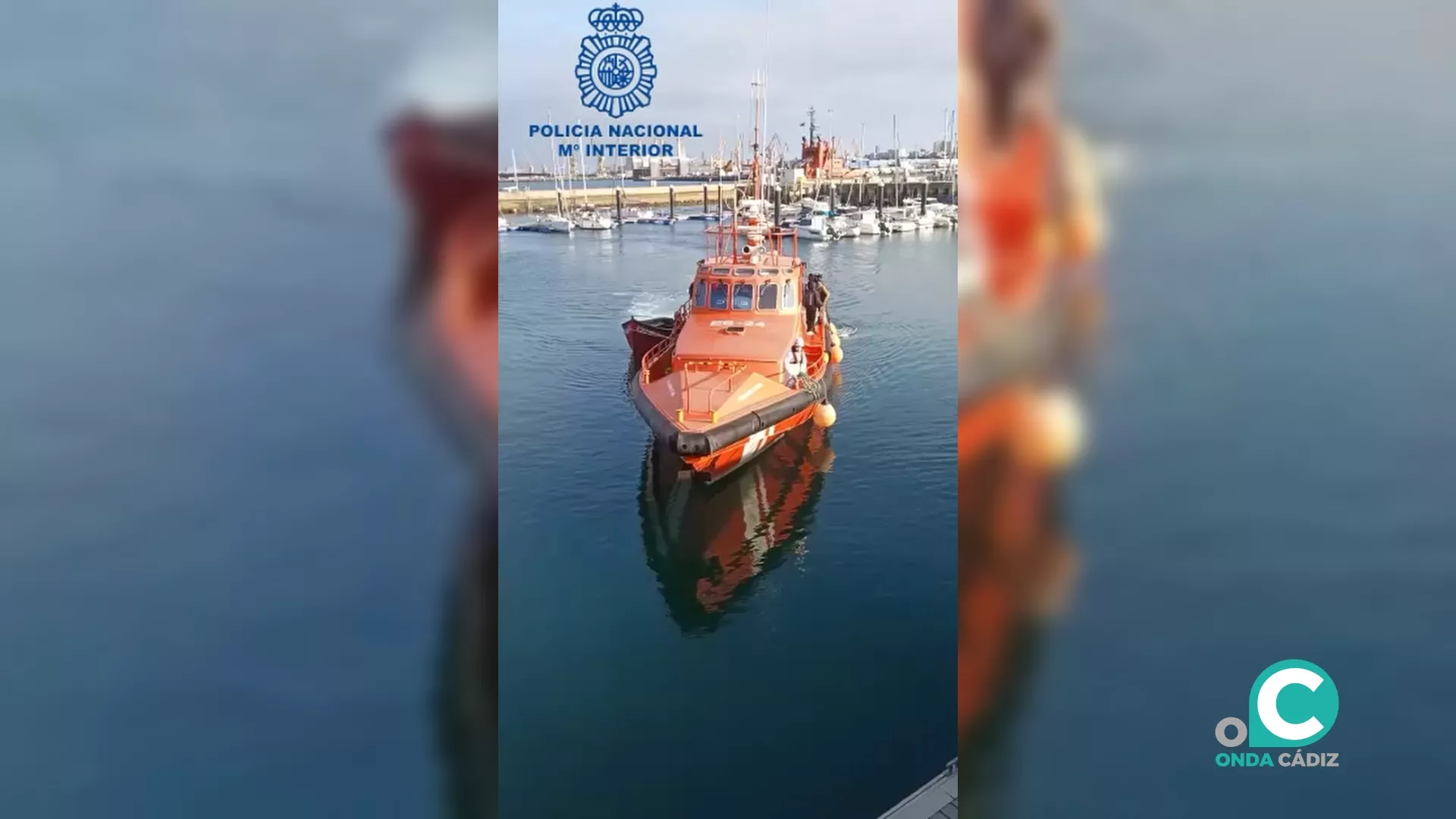 Salvamento marítimo llegando a Puerto América