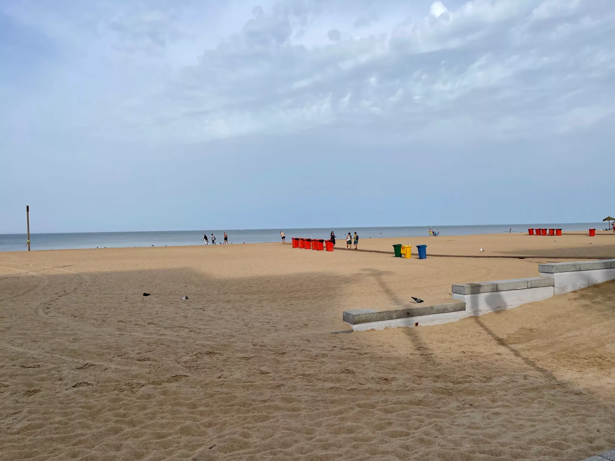 Un inicio de puente atípico en las playas gaditanas