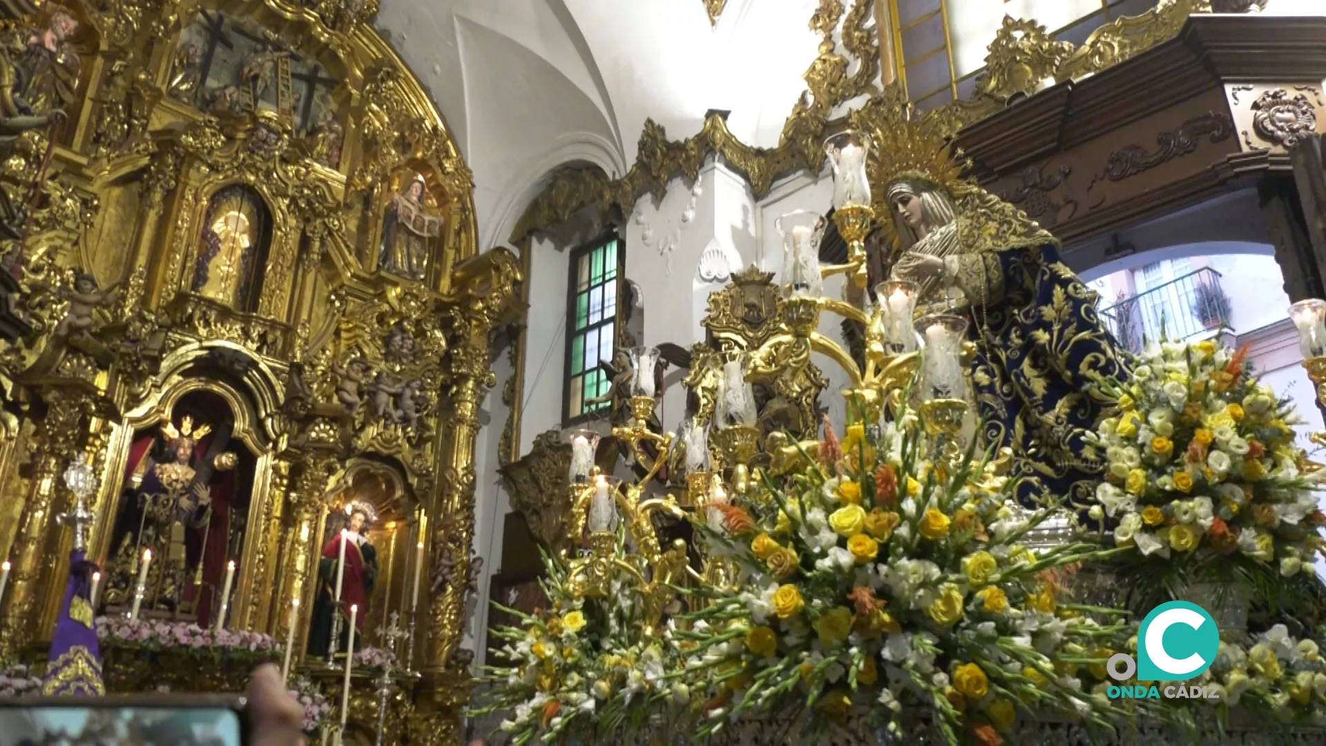 La Virgen de las Penas ante Jesús Nazareno