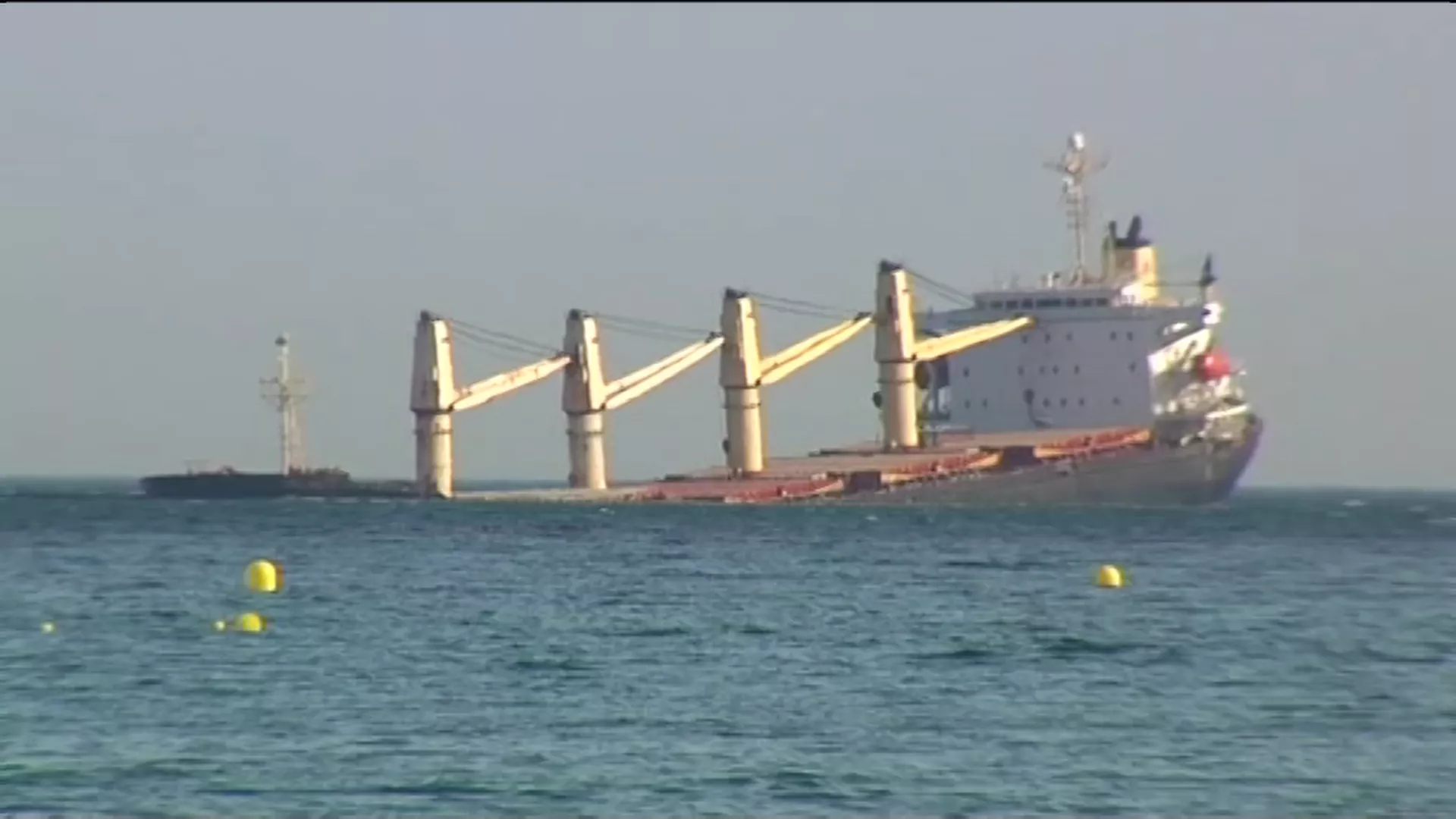 El barco ante la costa gibraltareña