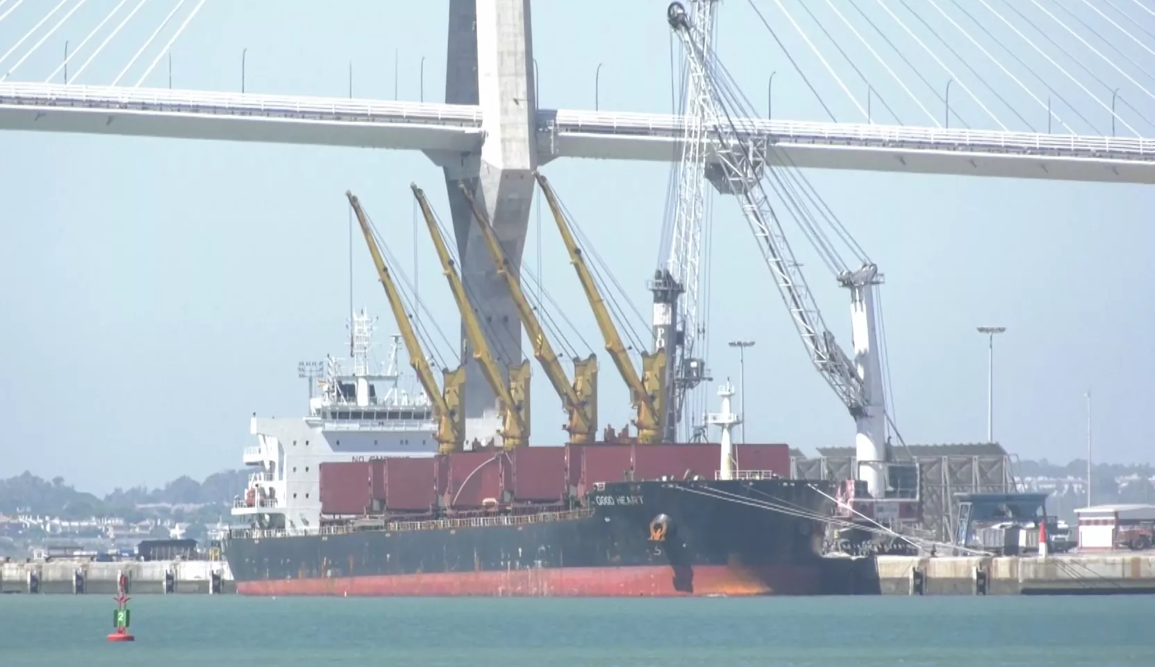 El tráfico de graneles sólidos en el muelle de la Cabezuela ha aumentado un 93% hasta julio