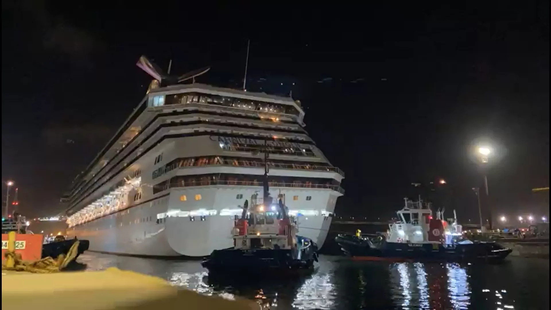 El Carnival Conquest ha tenido el honor de 'reinaugurar' el dique 4 del astillero de Cádiz