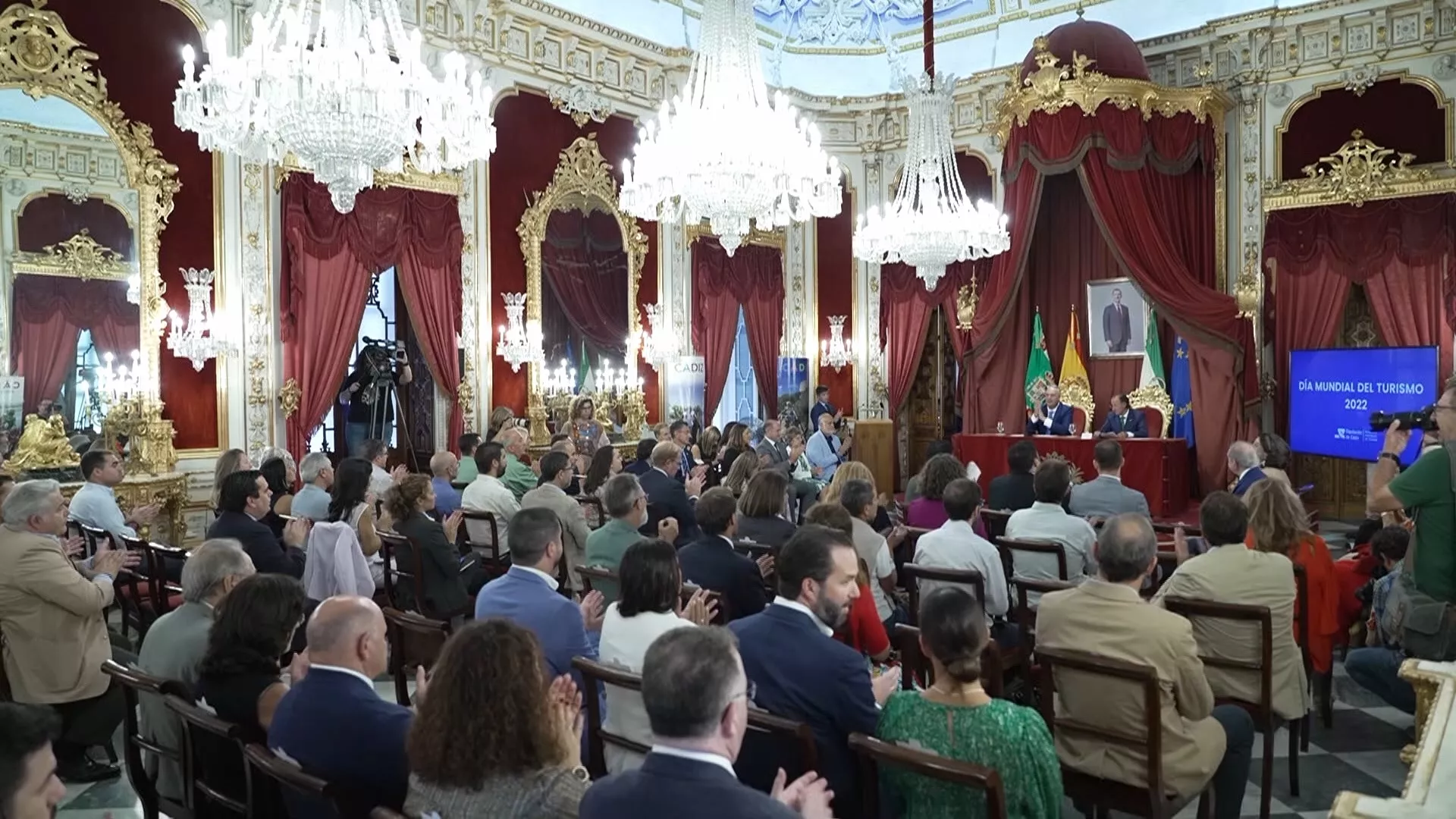 Diputación reconoce al Grupo Osborne y al Hotel Antonio de Zahara de los Atunes en el Día del Turismo.