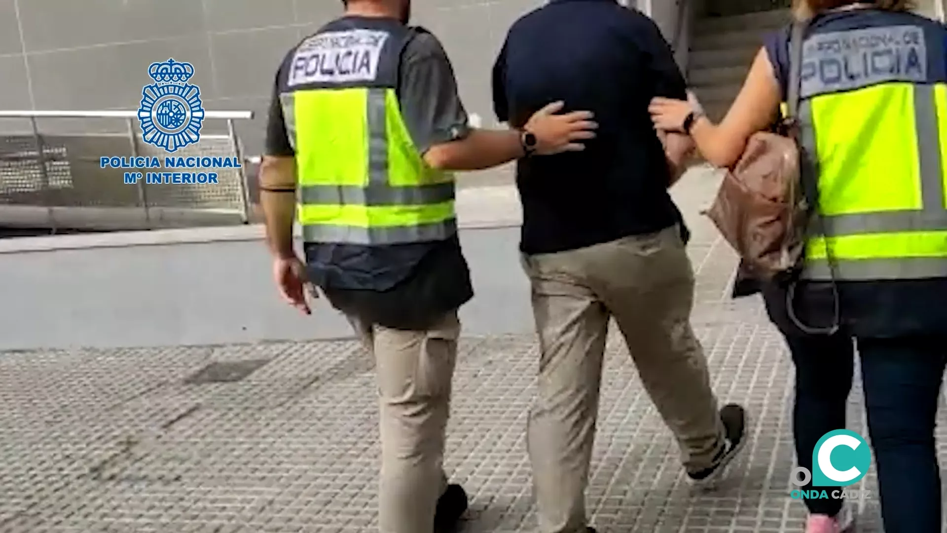 Uno de los detenidos entrado en la Comisaría provincial de Cádiz