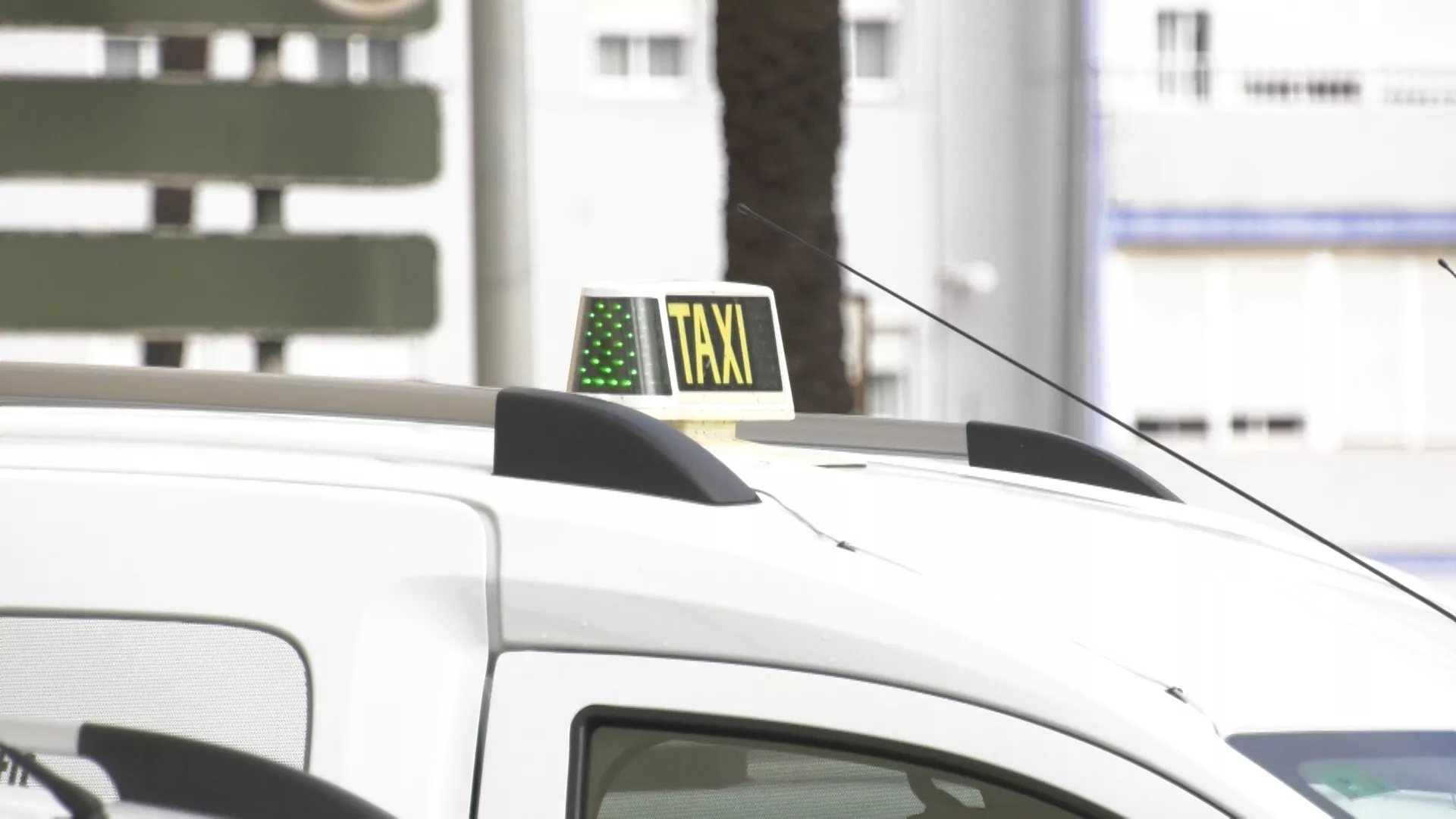 Los taxistas de Cádiz acogen con satisfacción la regulación de los VTC presentada por la Junta