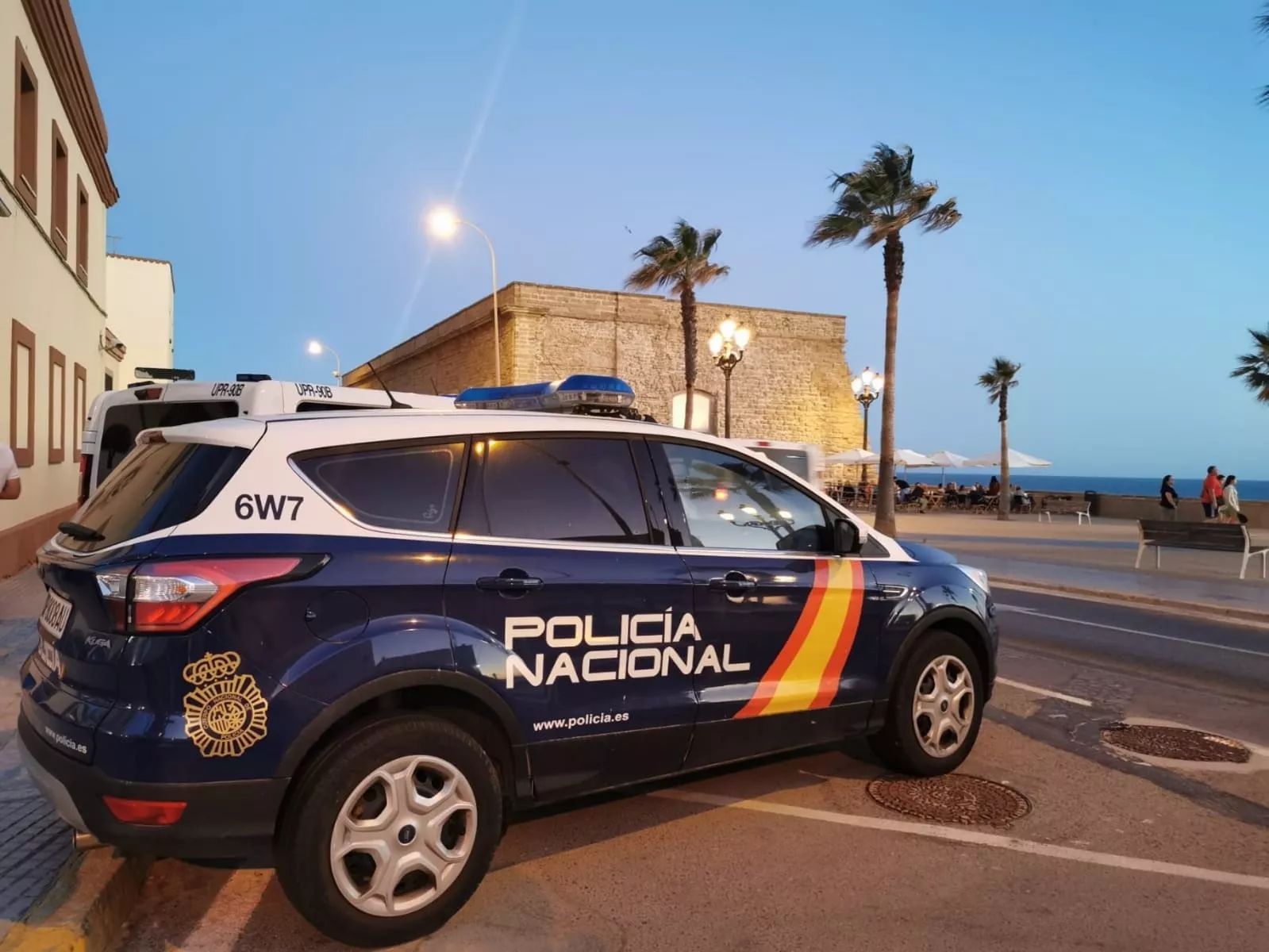 Coche patrulla de la policía nacional