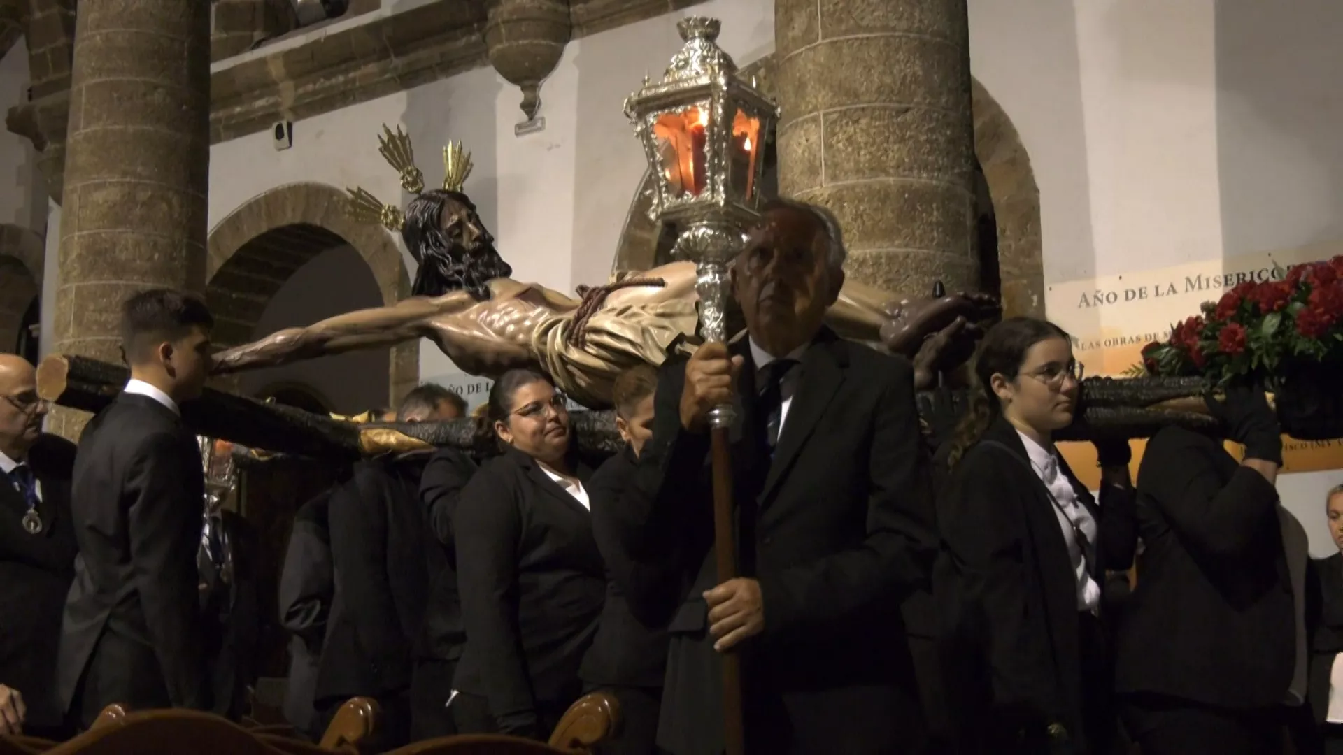 El Cristo de Las Aguas saliendo de Santa Cruz