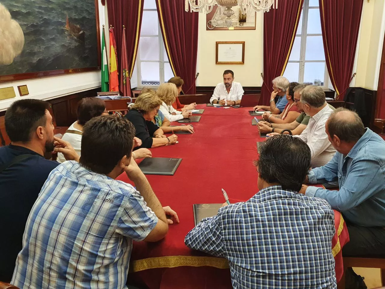 El encuentro tuvo lugar en la tarde de este martes en el ayuntamiento gaditano