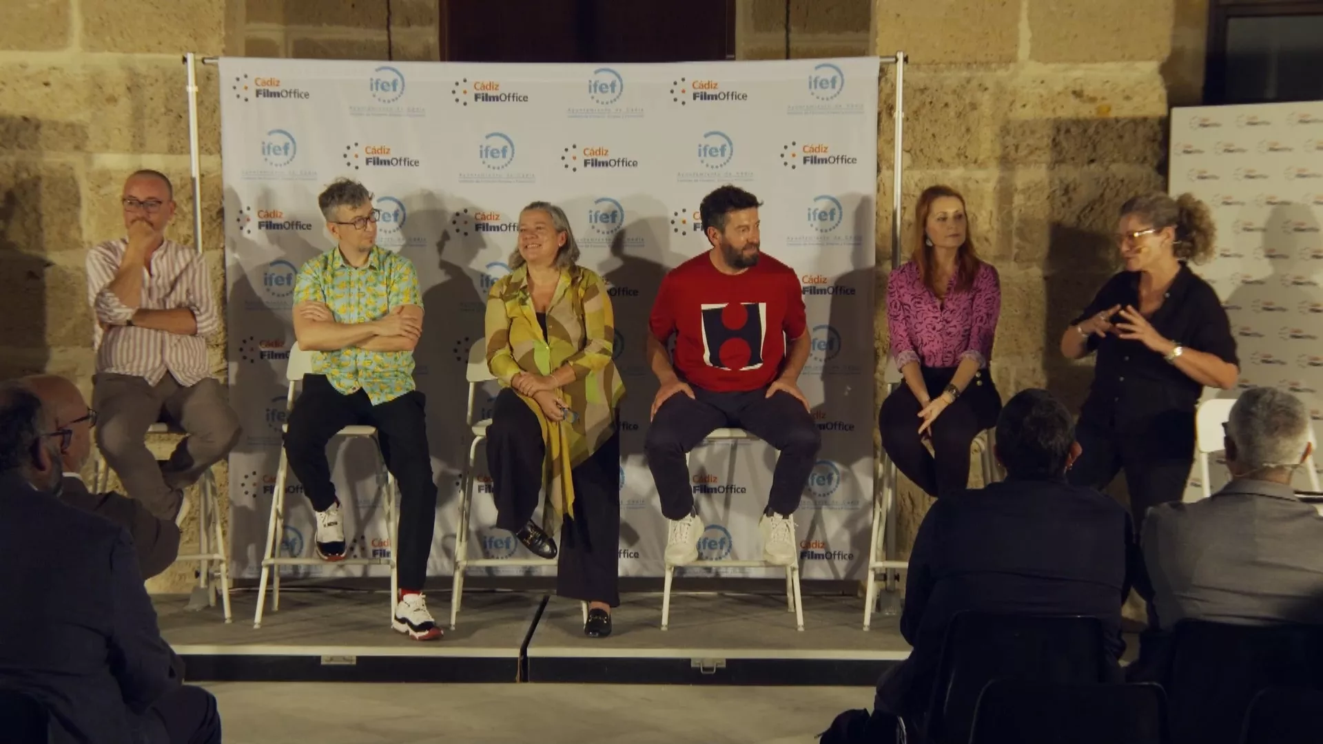 Los participantes durante la mesa redonda "Las ventajas e inconvenientes de una producción en ciudad"