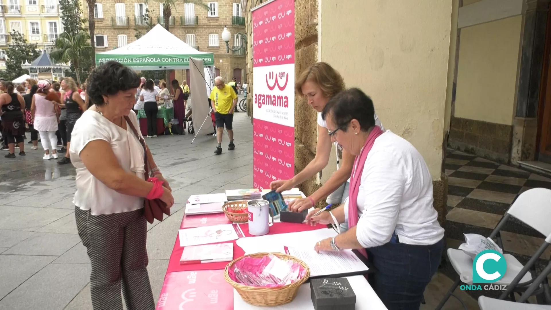 Las distintas asociaciones colocaron mesas informativas en distintos puntos de la ciudad