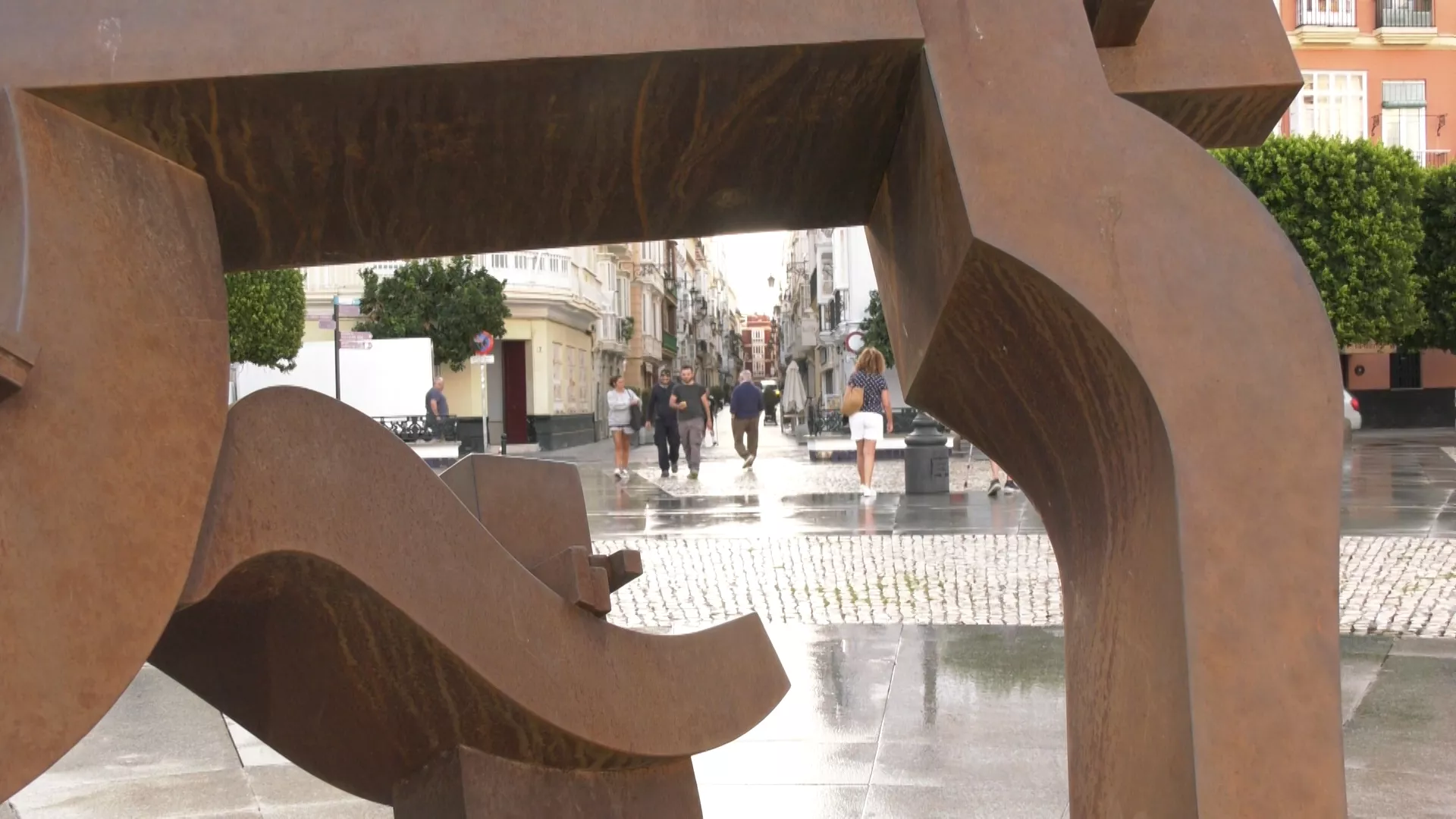 La plaza de San Antonio acoge exposición de homenaje a Falla organizada por la UCA