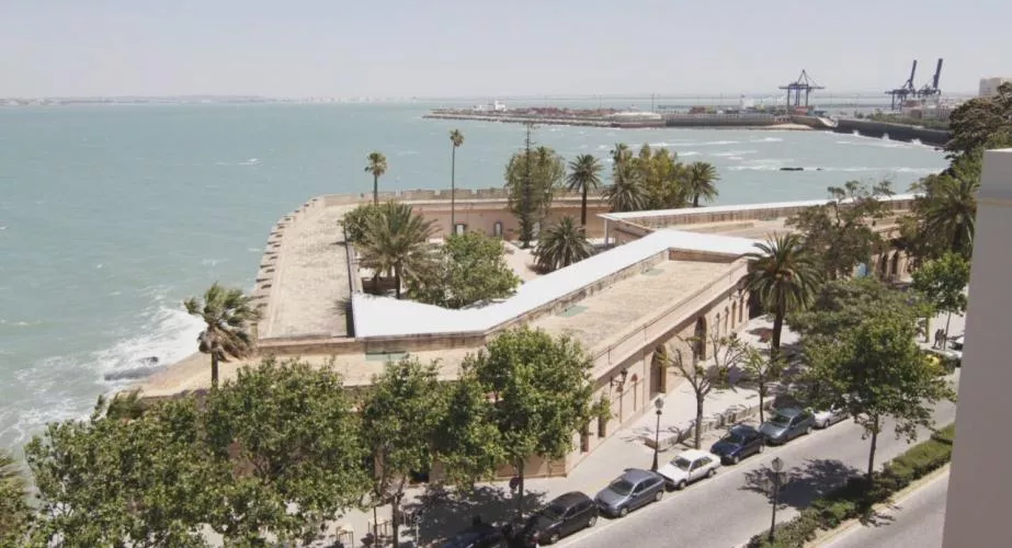 El Baluarte de lña Candelaria recupera la fiesta como antes de la pandemia. El Ayuntamiento celebra el Día de las Personas Mayores que regresa a la presencialidad con una fiesta.