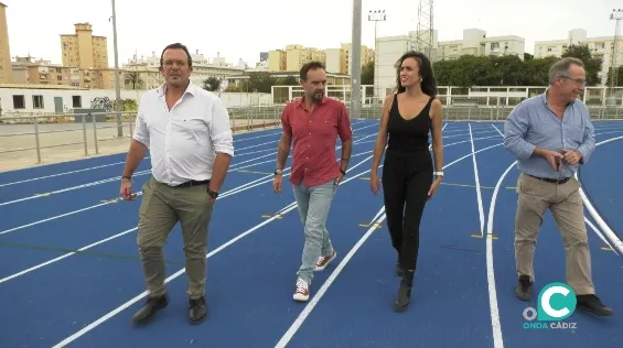 El alcalde, José María González, inauguraba la remodelada instalación deportiva