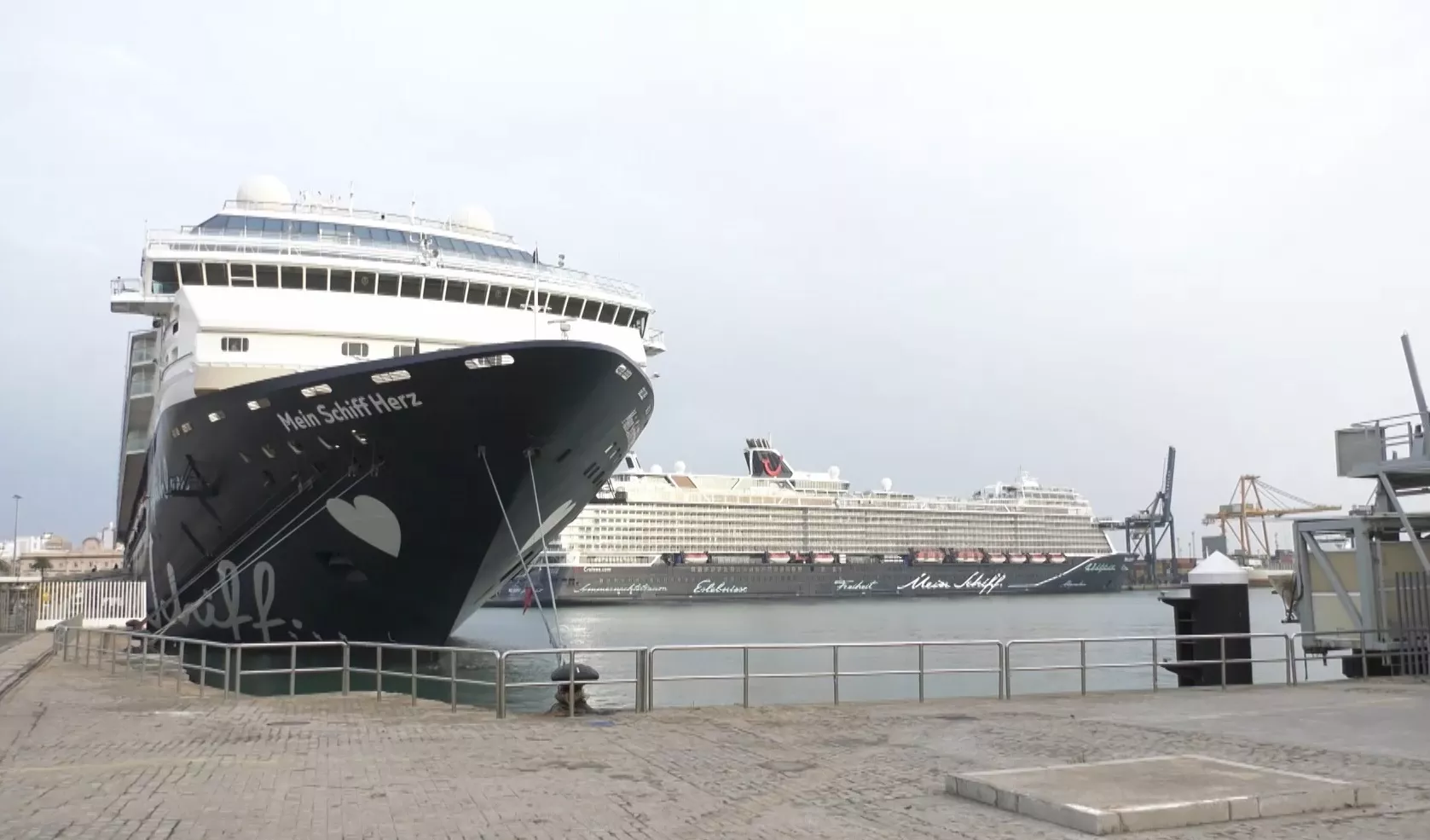 En esta semana grande de cruceros el puerto de Cádiz registró varias jornadas de escalas múltiples de buques