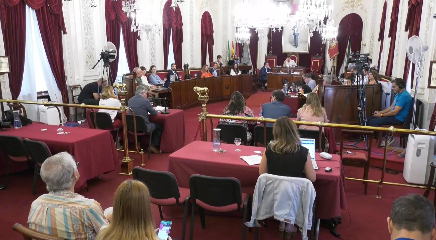 Imagen de la salón de pleno durante el desarrollo de la sesión ordinara de octubre