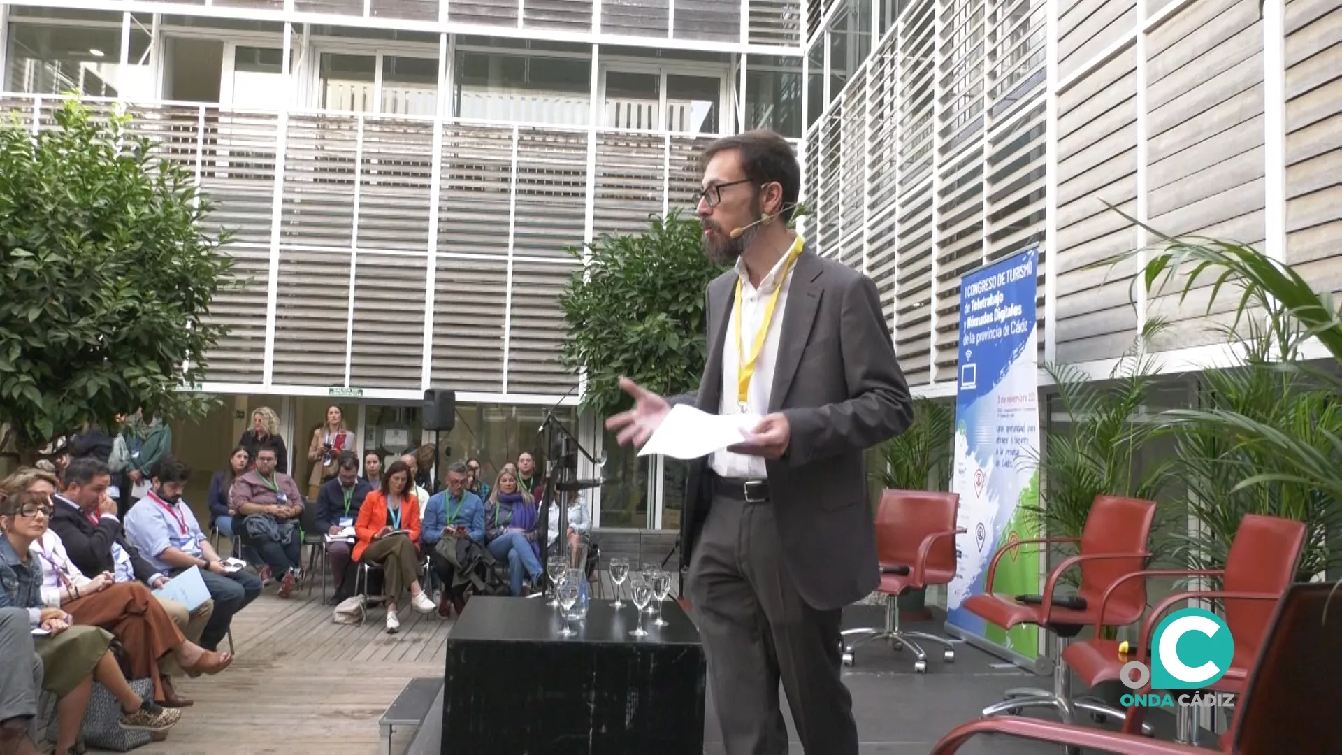 El delegado de Cádiz de la AETC, Luis López, durante la presentación del congreso en el ECCO. 