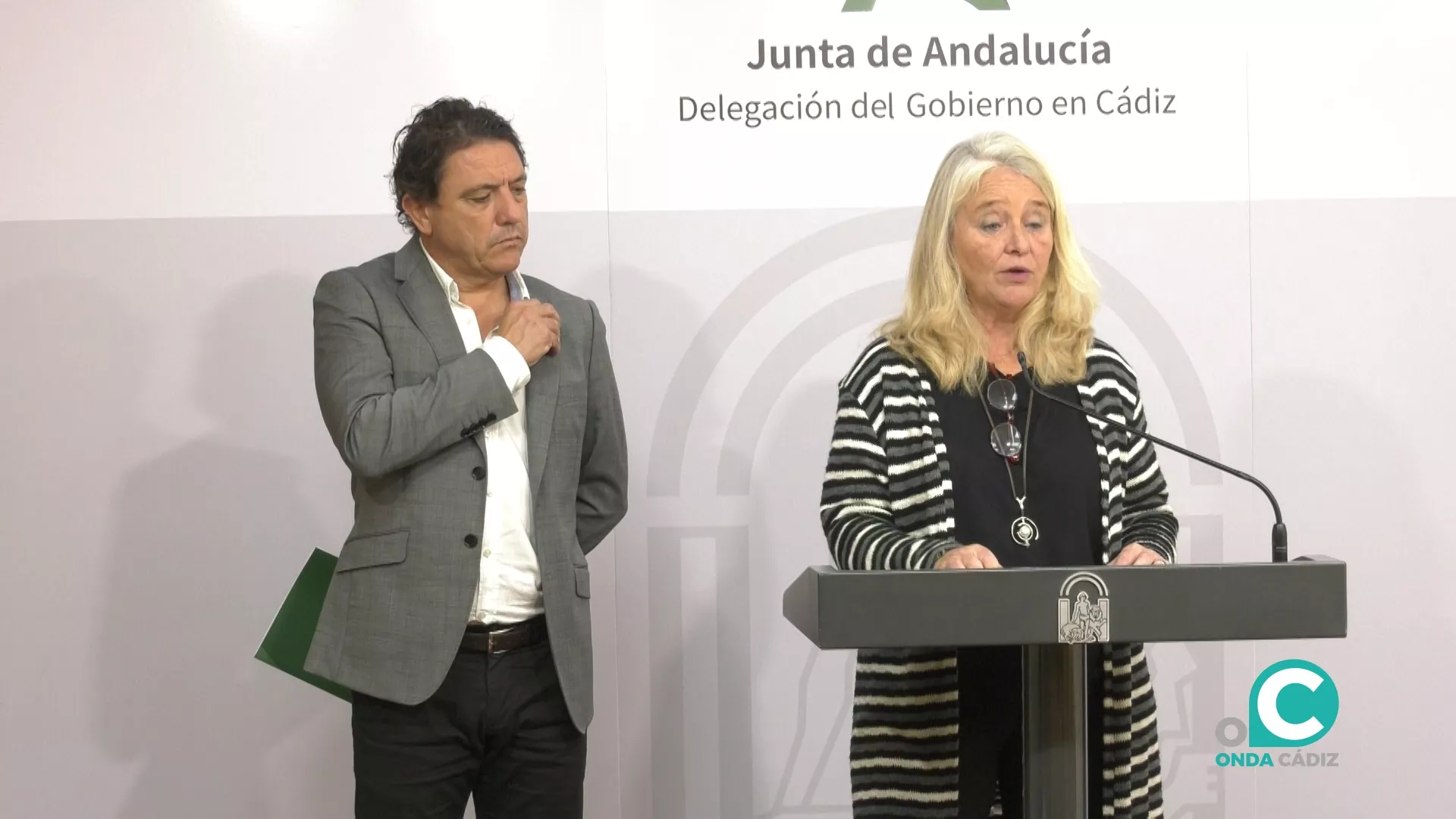 Mercedes Colombo y Daniel Sánchez durante la presentación de las ayudas