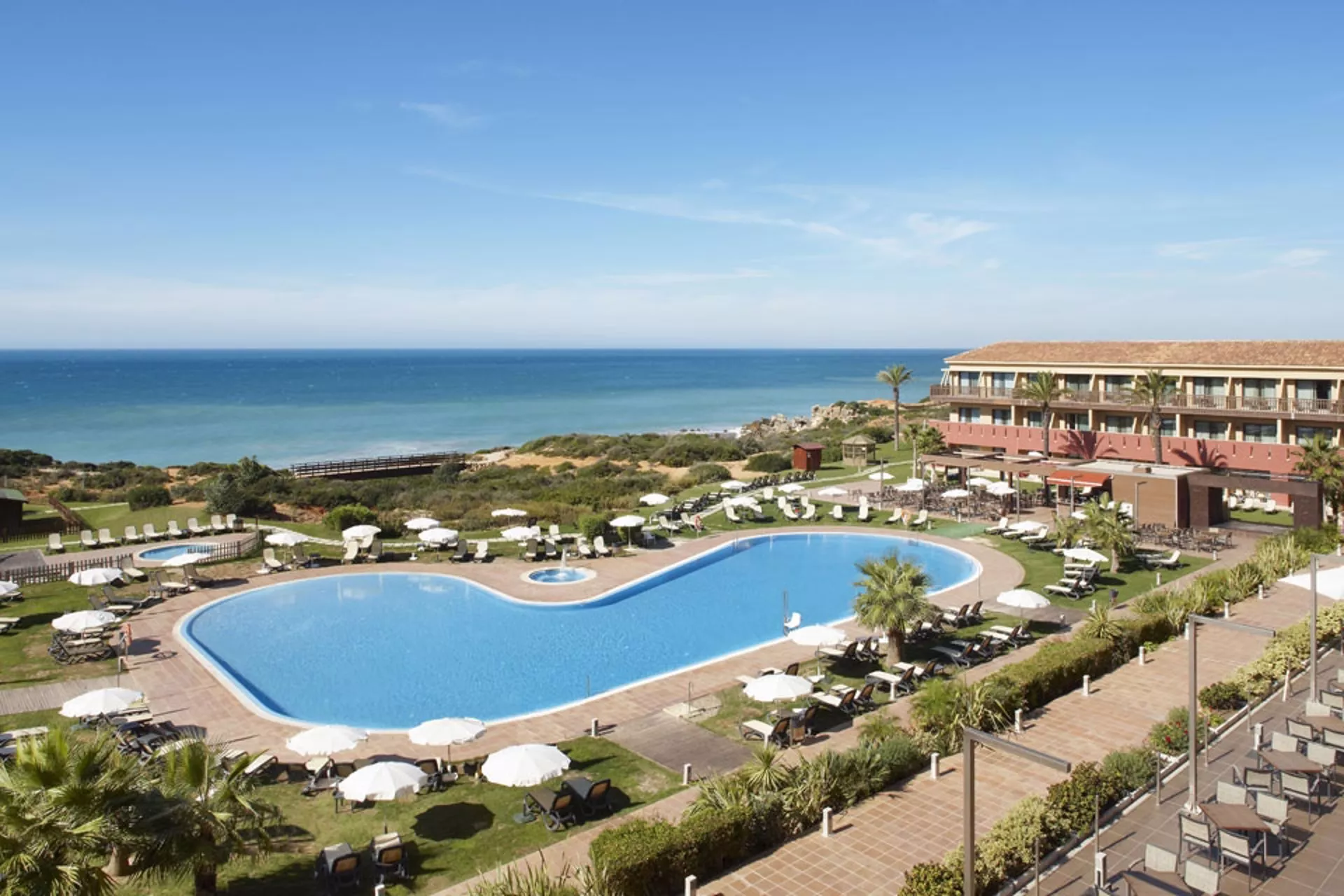 Vista del hotel confortel Calas Conil, en Conil, Cádiz