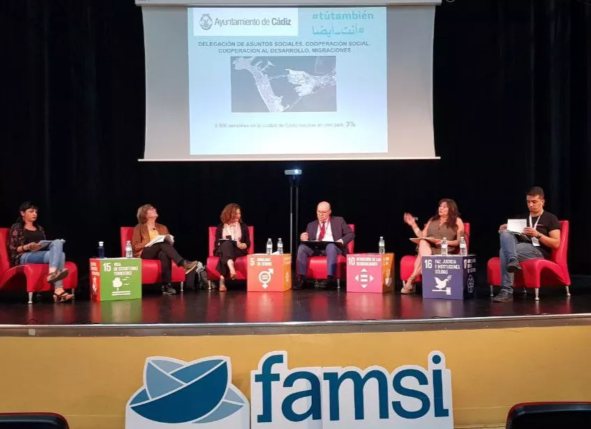 La concejala de Asuntos Sociales, Helena Fernández, ha intervenido en una mesa redonda del Seminario #TúTambién