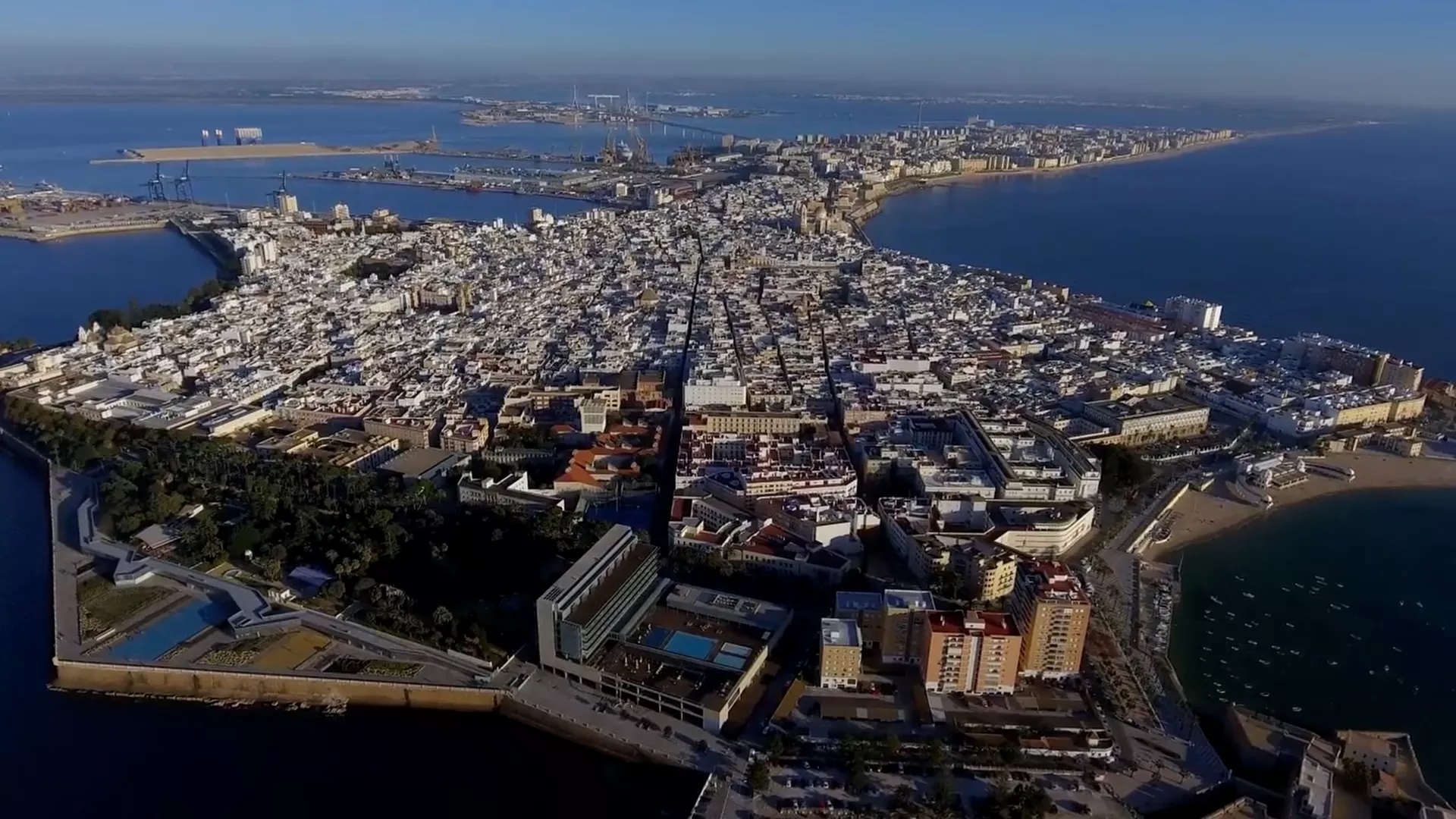 Los solares de Navalips y Tolosa Latour, nuevas bolsas de vivienda en Cádiz