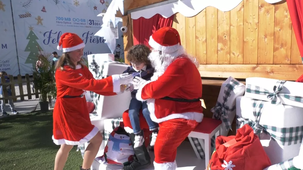 Papa Noel pasa por Cádiz para recoger los deseos de las niñas y los niños gaditanos.