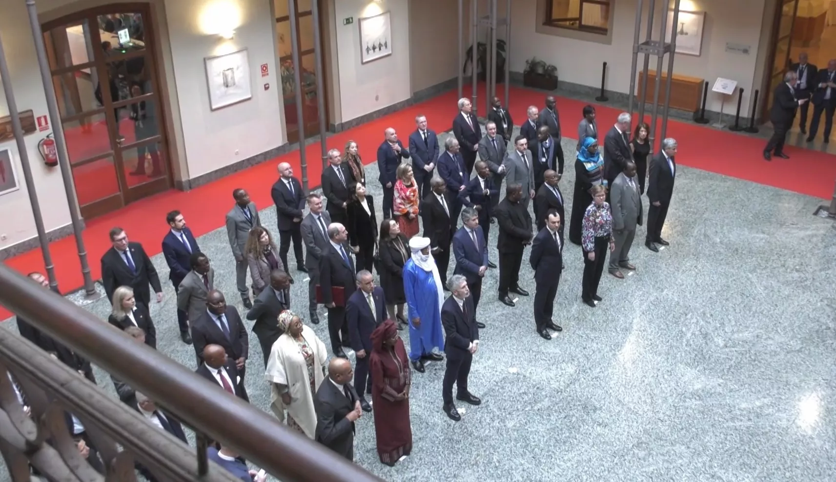 Foto de familia de los representantes de los 56 países participantes en esta VI Conferencia euroafricana de Cádiz