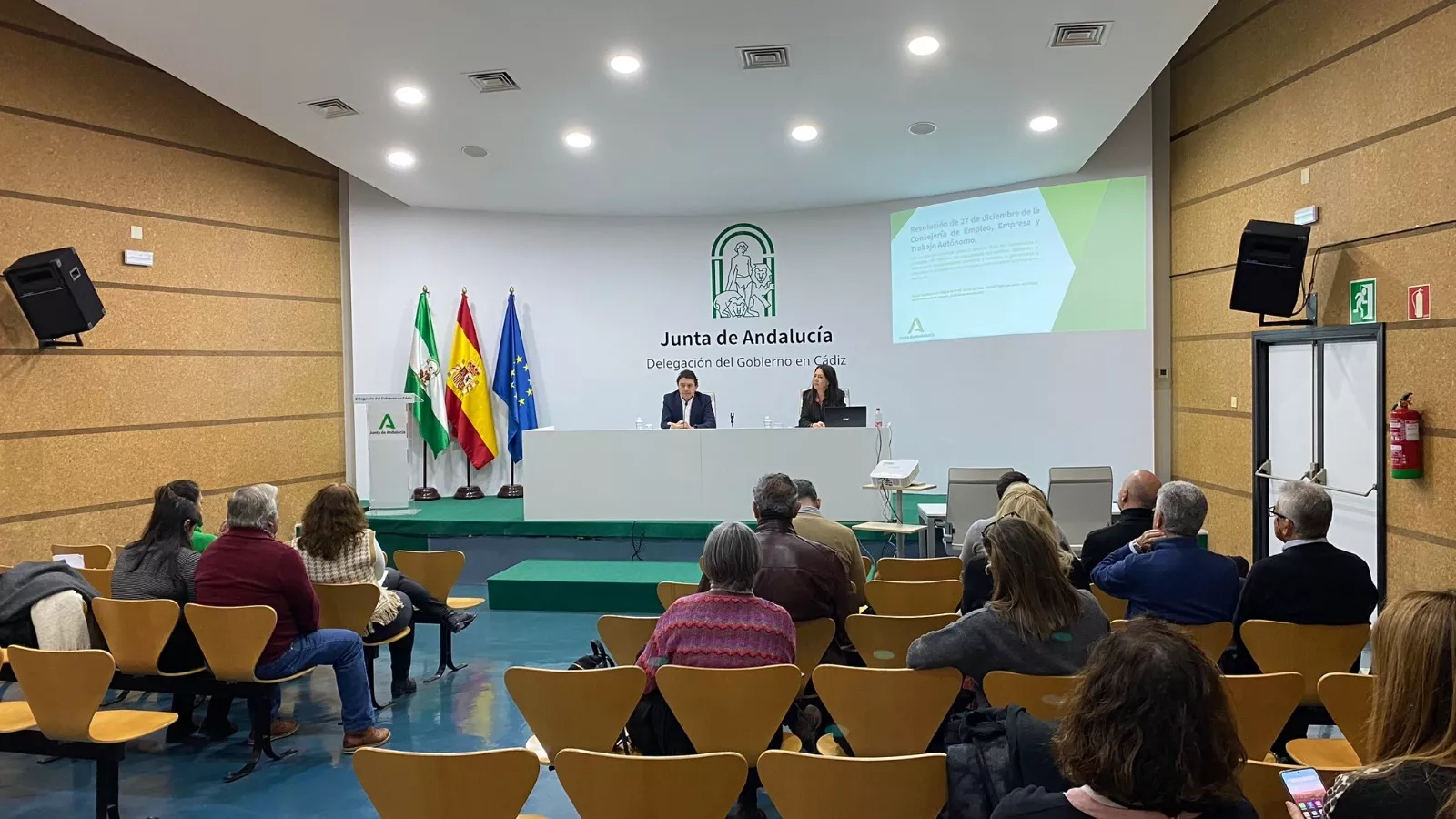 El delegado de Empleo ha presentado el nuevo plan de ayudas en la sede de la Junta en Cádiz