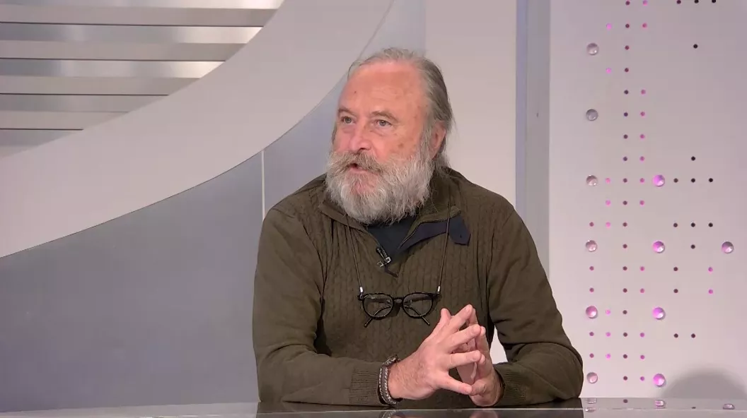 El portavoz de Marea Blanca durante la entrevista en el programa Ángulo Abierto. Marea Blanca quiera movilizar a la ciudadanía en defensa de la sanidad pública.