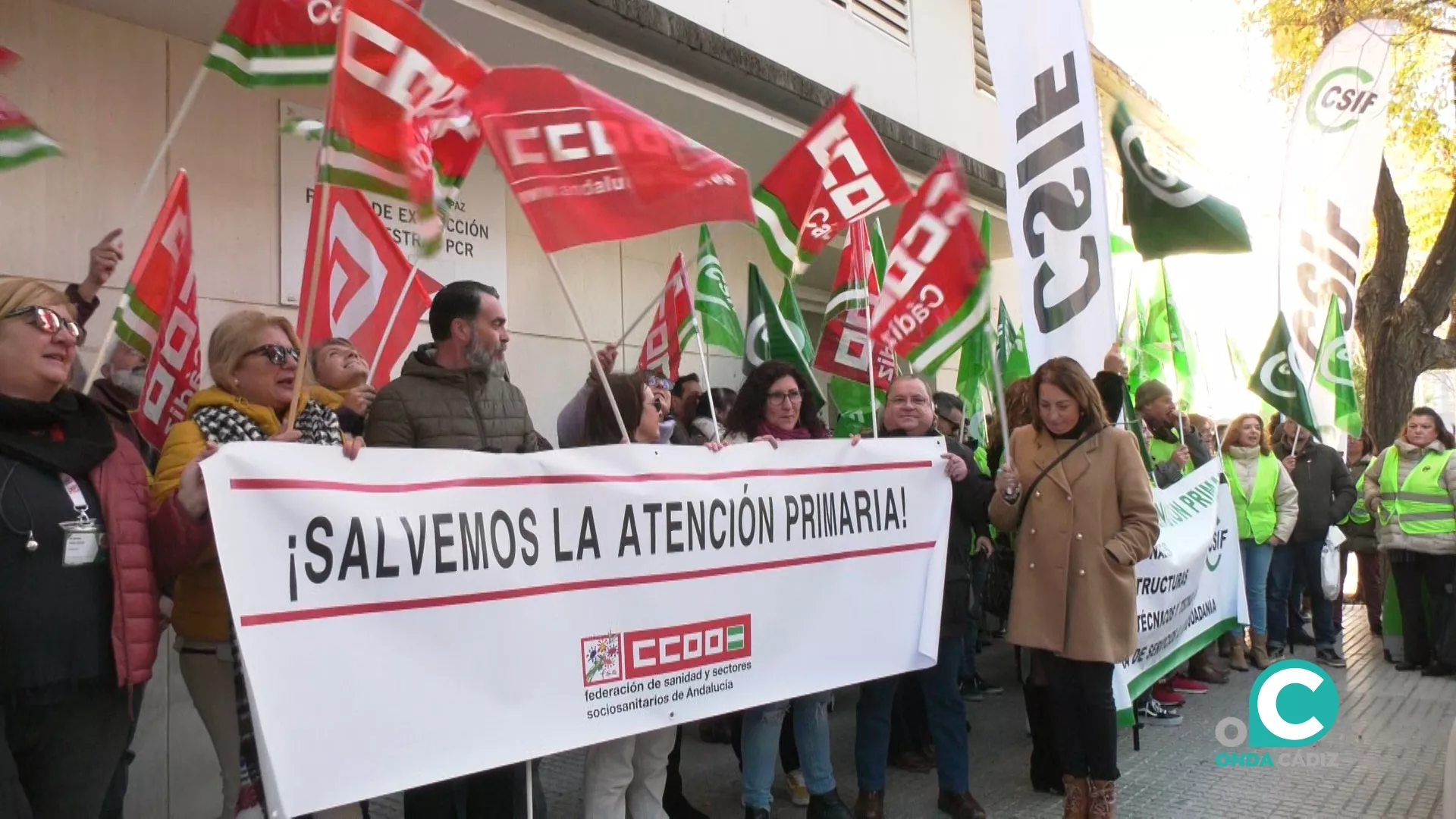 La concentración de este martes ha tenido lugar a las puertas del Centro de Salud La Paz