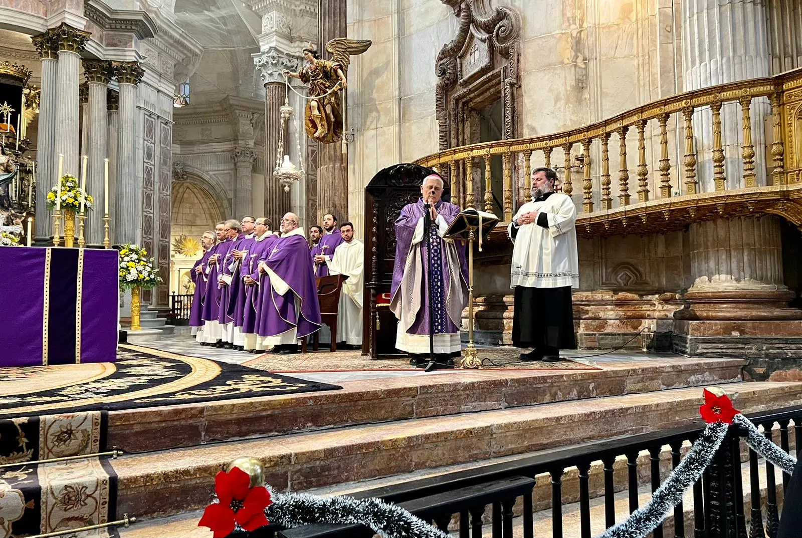 El obispo de la Diócesis de Cádiz y Ceuta, Rafael Zornoza Boy, ha sido el ancargado de presidir la ceremonia