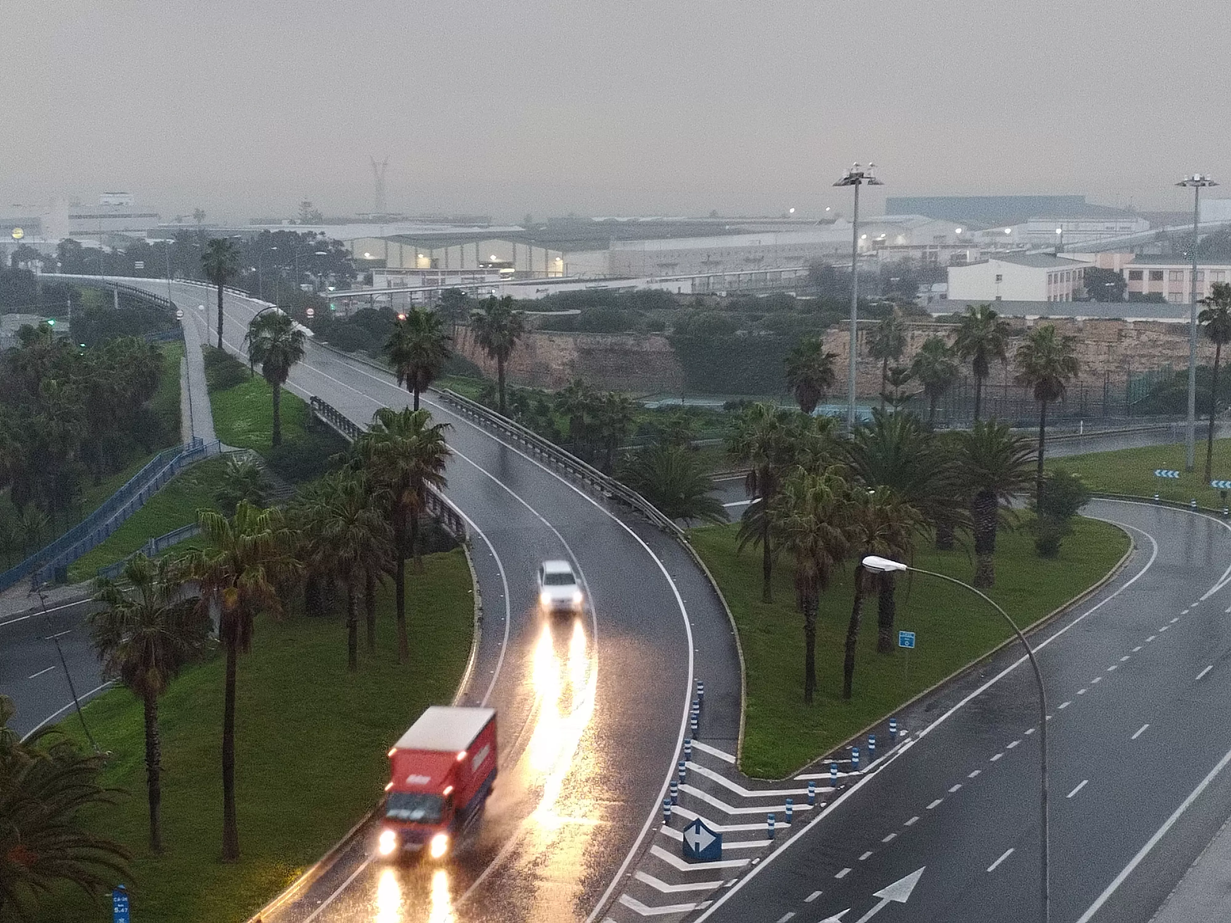 La primera tormenta del año hace temblar Cádiz.