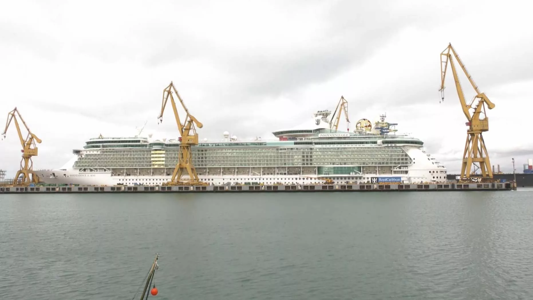El Independence of the Seas vuelve al astillero de Cádiz tras su última visita en 2019