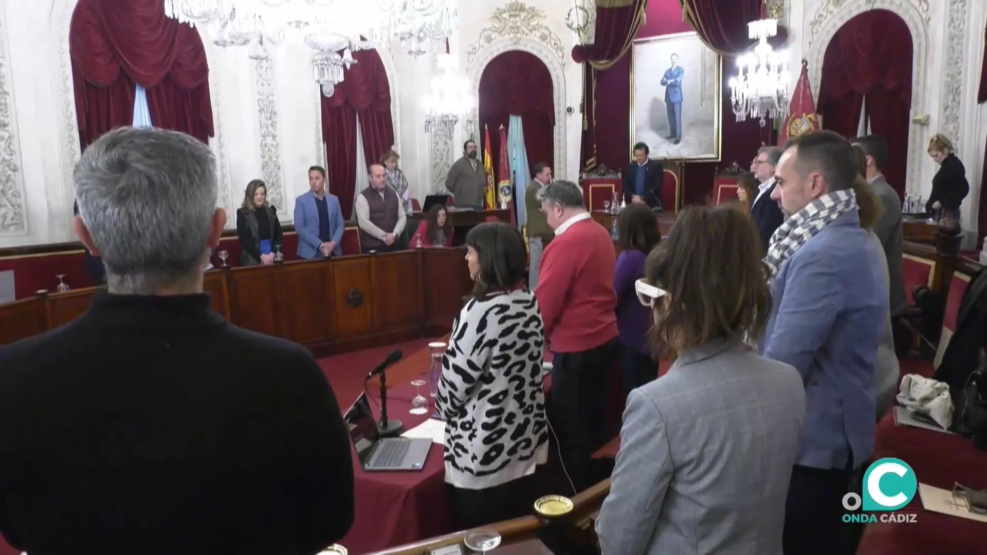 EL pleno de enero ha comenzado con un minuto de silencio en recuerdo de las víctimas de violencia de género