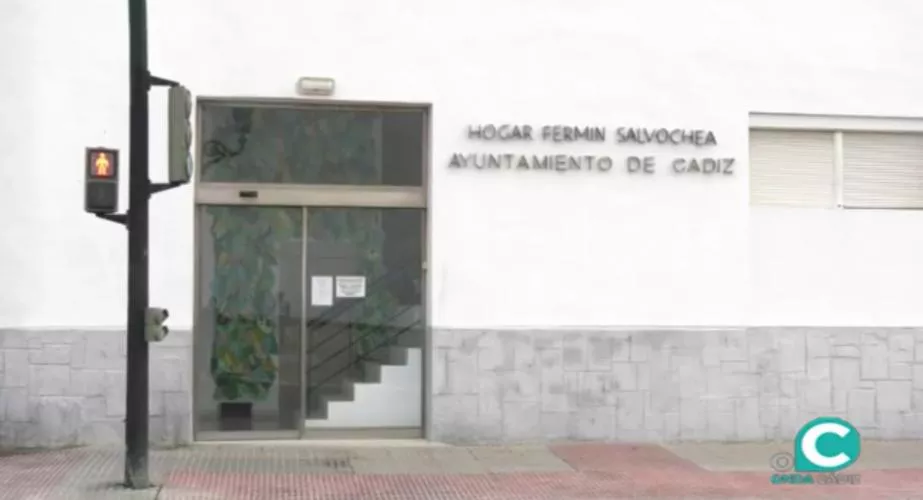 Fachada del centro municipal "Hogar Fermín Salvochea"