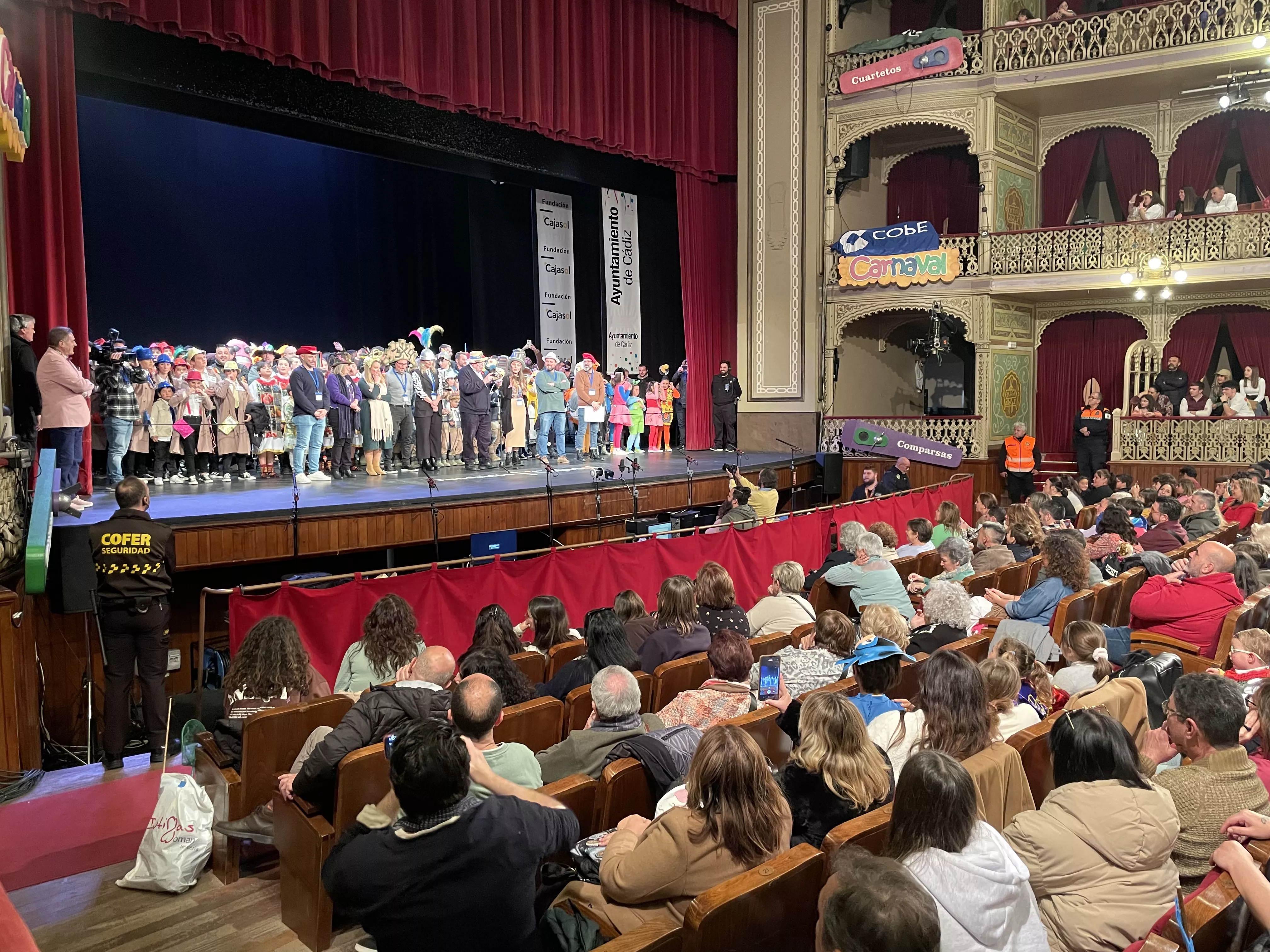 El público presente en el teatro mientras se emitía el veredicto del jurado