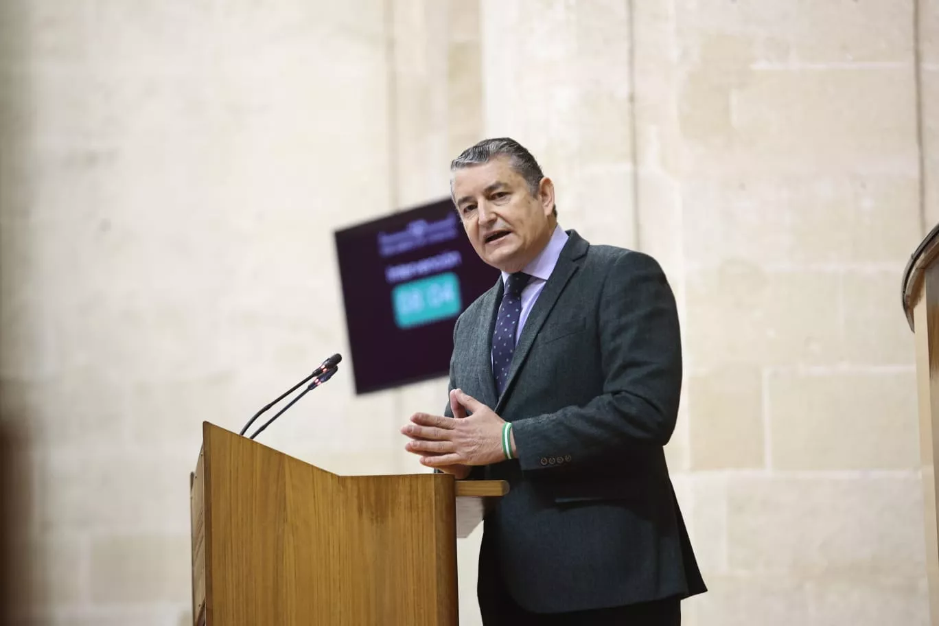 Antonio Sanz durante su intervención en el Parlamento andaluz La Junta invertirá en la provincia 385 millones de euros para provincia a través de la ITI