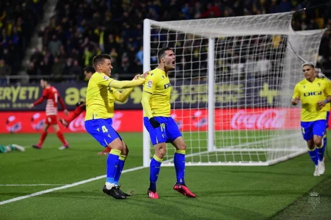 2-0 El Cádiz CF sentencia al Girona FC en 45 minutos.