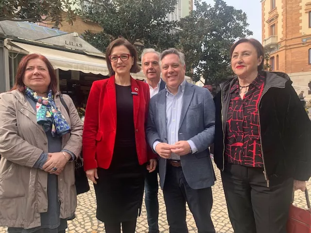 La portavoz socialista en el Senado, Eva Granados ha visitado la ciudad, acompañada del candidato a la alcaldía de Cádiz, Óscar Torres y los senadores que representan a la provincia