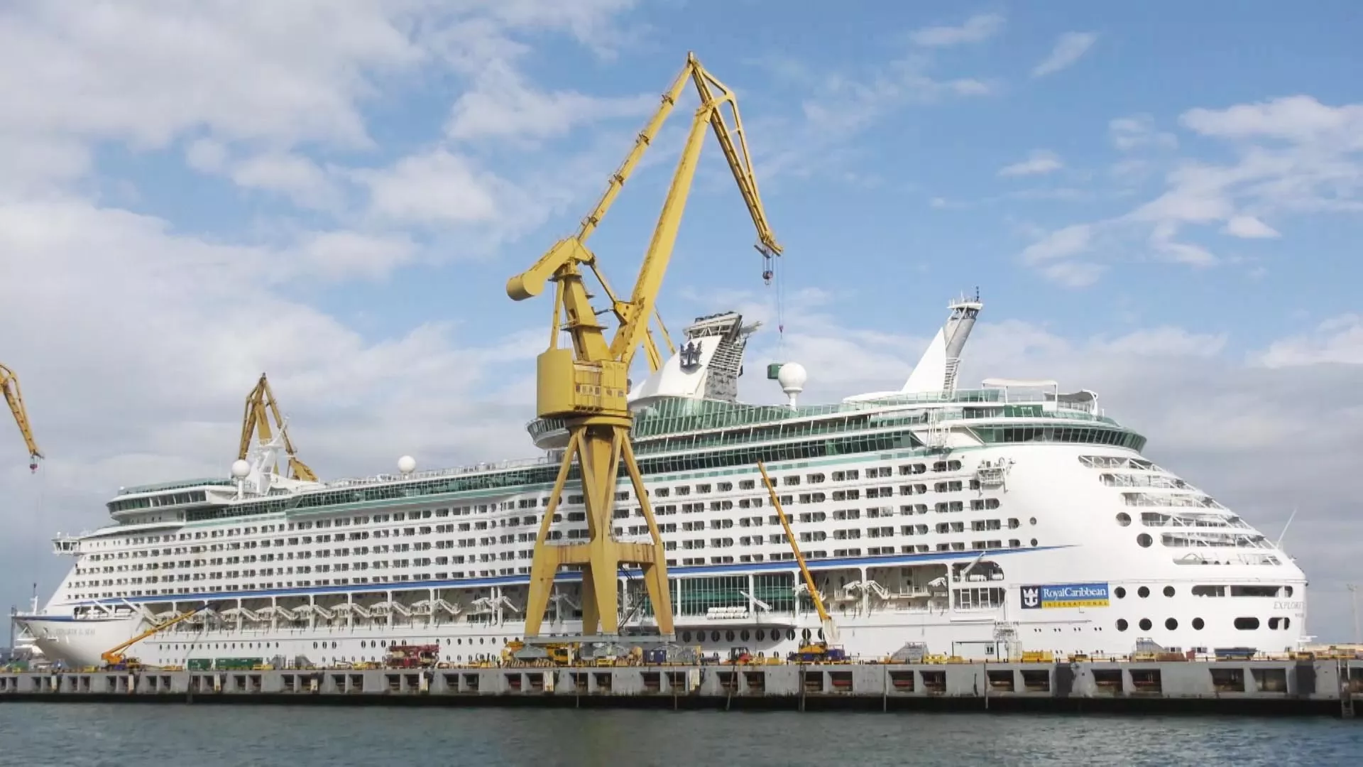 El Explorer of the Seas de nuevo en el astillero gaditano para una revisión técnica general