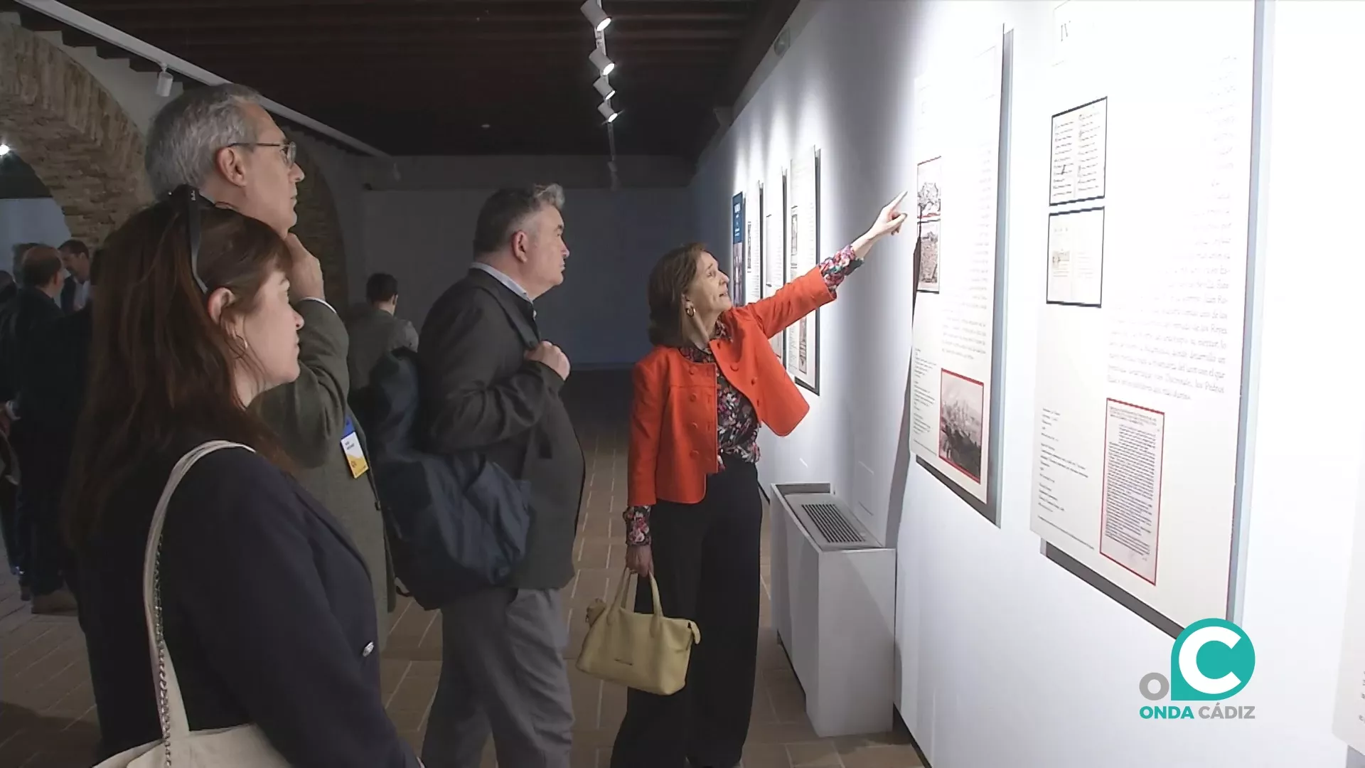 La directora de la Biblioteca Nacional, Ana Santos, junto al concejal de Patrimonio, Francisco Cano. 