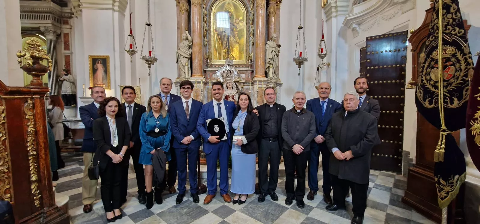 Foto de familia del pregón de Juventud Cofrade de Álvaro Lande. 