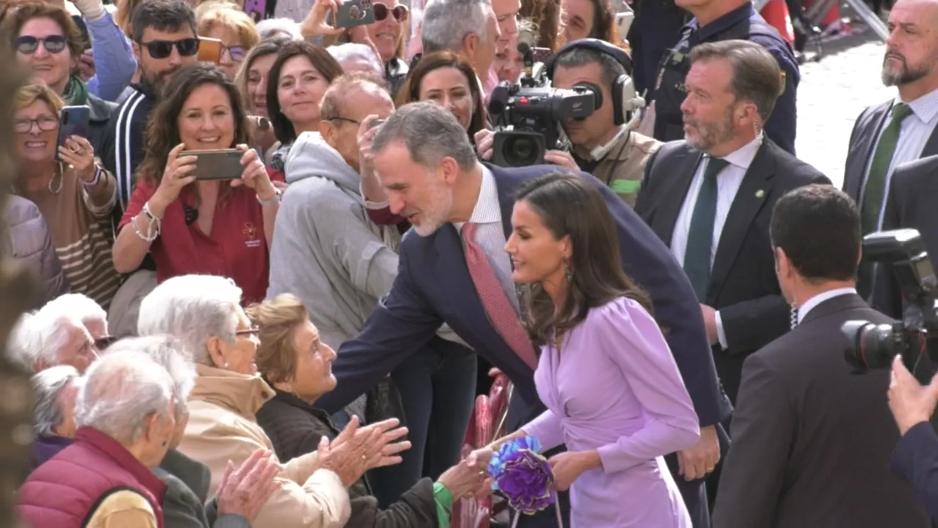 Los Reyes saludan a residentes en Fragela 