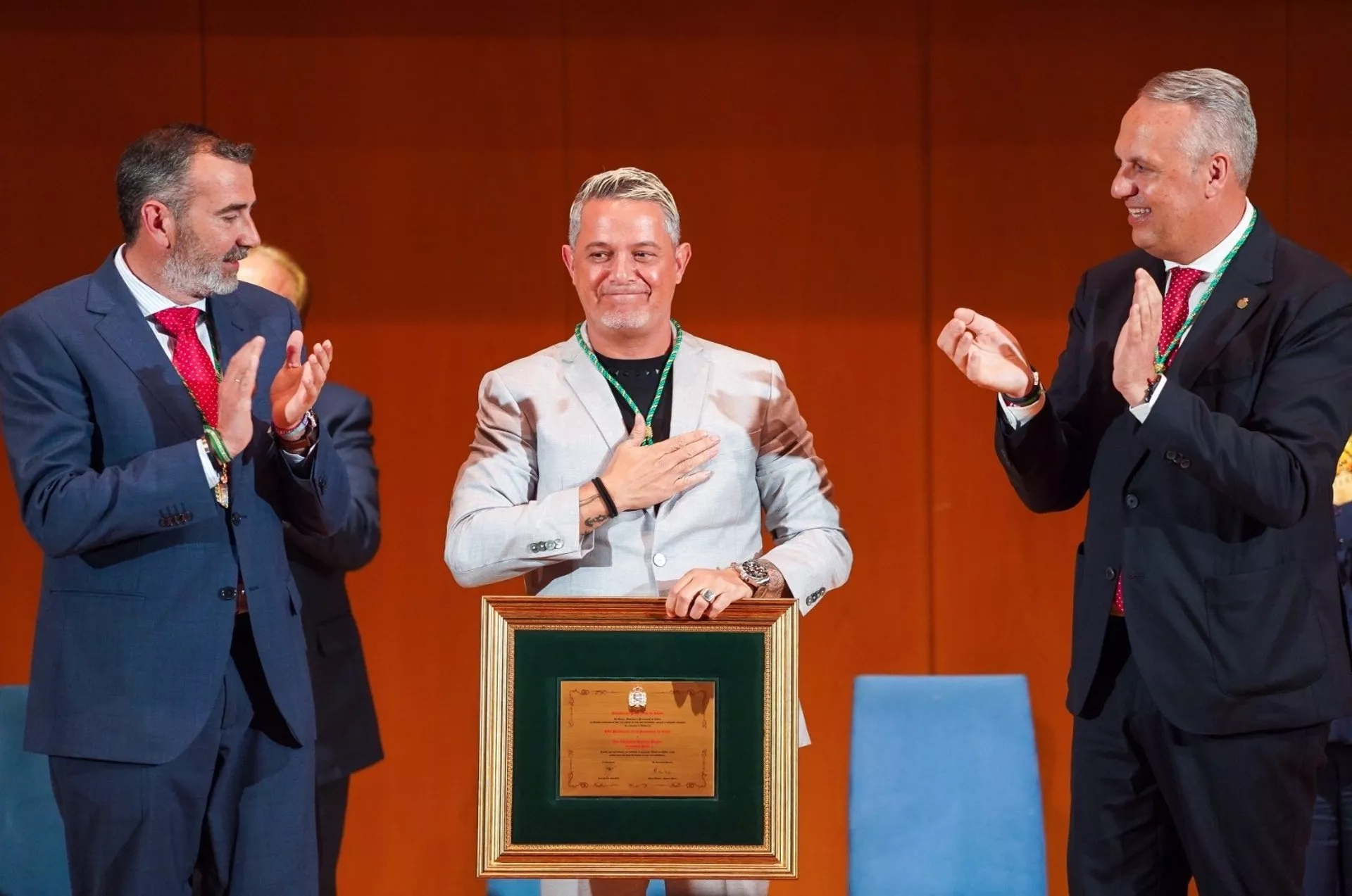 Alejandro Sanz recibe la distinción de Hijo Predilecto de la Provincia 