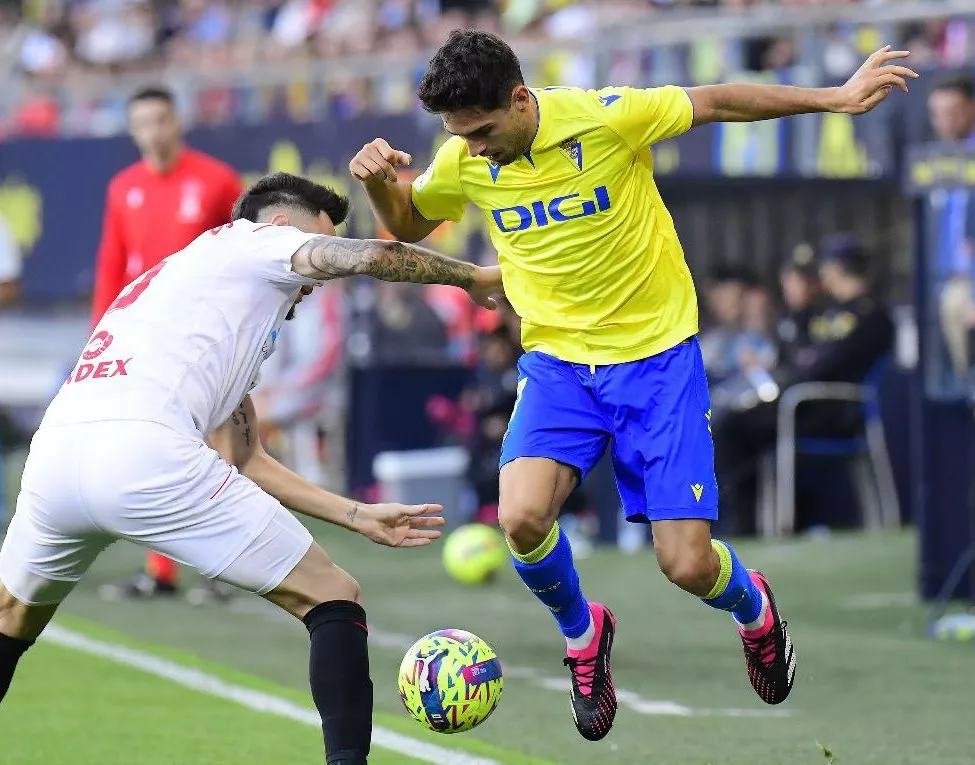 0-2 El Cádiz CF encaja dos goles ante un Sevilla FC más afinado